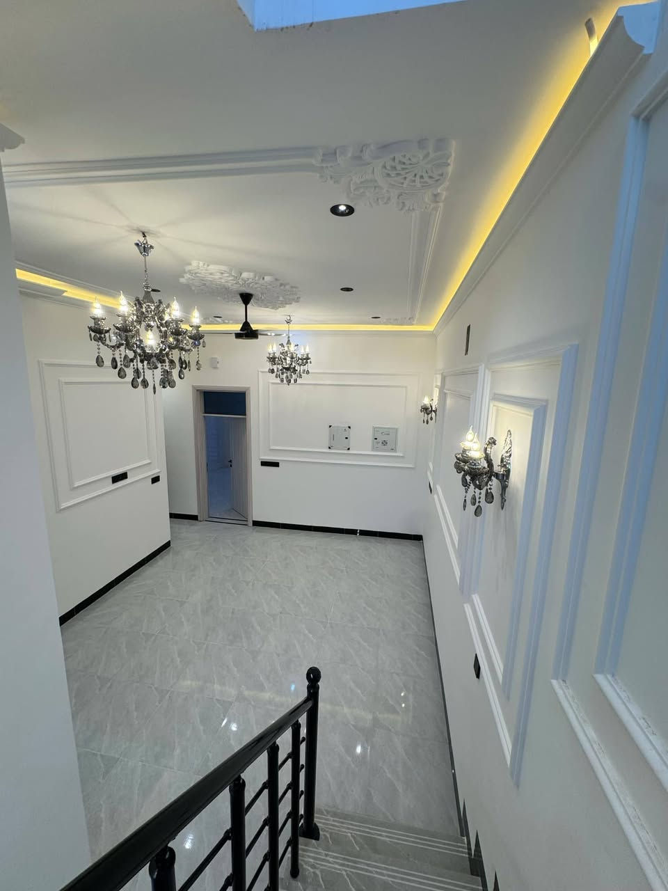بالسلام عليكم / بيت للبيع 🏡🏠
✅️ البيت مساحته 125 متر
✅️الوجه 6.25
✅️والنزال 20
✅️يحتوي غرفتين طابق ونص وصاله وأستقبال ومطبخ ✅️وصحيات داخليه وخارجيه غربي وشرقي
✅️أرضيه بورسلين Eva 65×65
✅️جمسمبورد مغربي الكل البيت 
✅️اناره داخليه وبنكات وثريات 
✅️الكل البيت 
✅️جام 6ملم 
✅️الشارع 10 متر ثاني فرع عن التبليط 
✅️طابو زراعي سند ومقدم معاملة
✅️ الطابو الصرف 
✅️ السعر 68وبي مجال 
المكان .. الفلوجة حي جبيل مجاور شارع المضيف 
وقرب سد الفلوجة
للأستفسار الأتصال او الواتساب 
***********
مكتب القمه للعقار او الاتصال على الأرقام التاليه *********** *********** @***********

