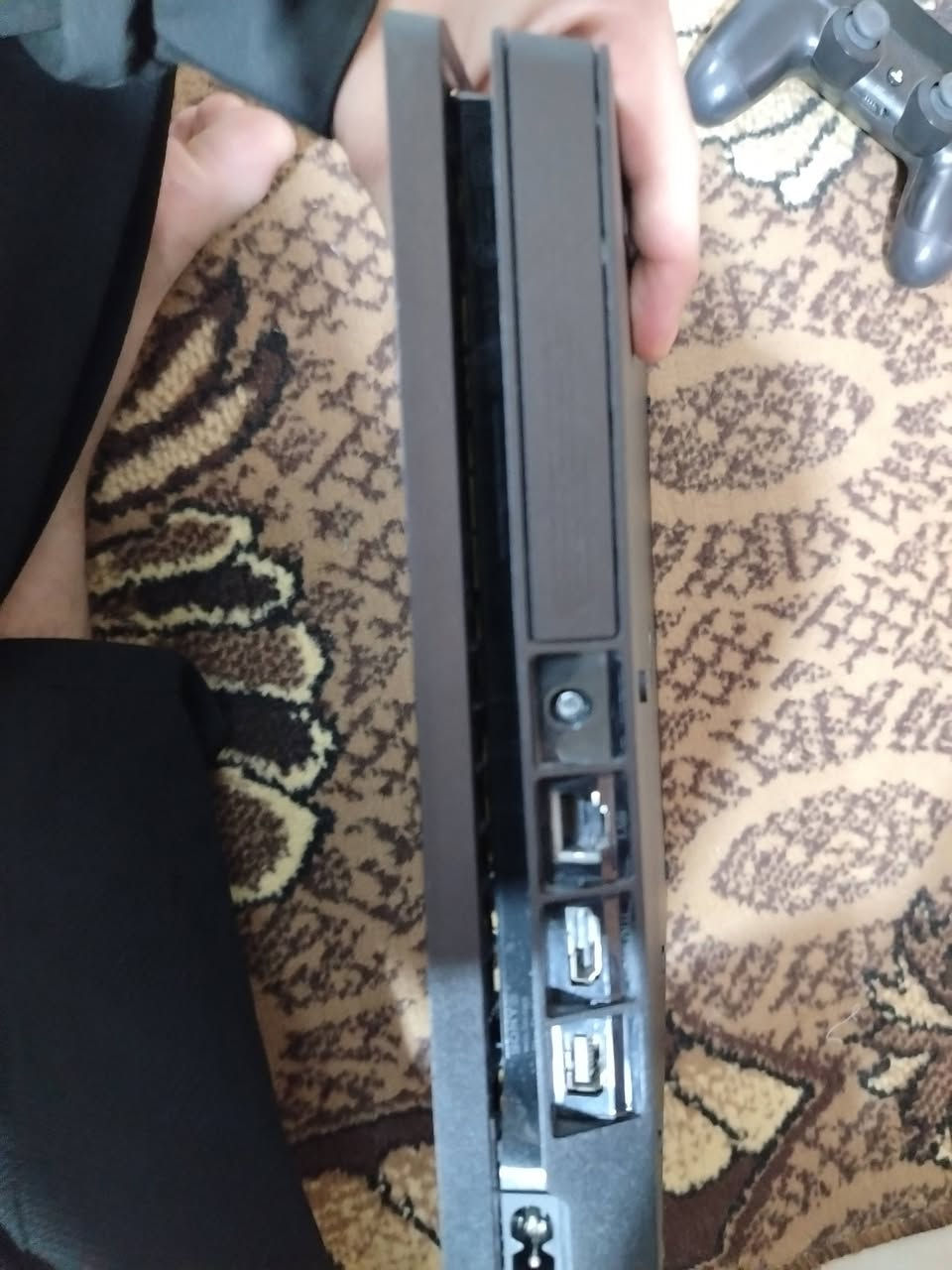 بلي 4 مو مهكر مستعمل مفتوح بس ما امصلح الدكمه مال بور ماتشتغل نظيف 175
هذا رقمي للتواصل واتساب
***********
