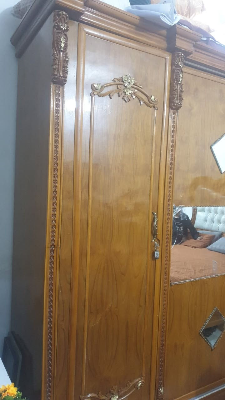السلام عليكم للبيع غرفه نوم تزكام درجه أولى ٦ بيبان السعر ٧٥٠ وبيهه مجال الله شاهد جديده هسه مسوينهه شط مبيهه بس اريد ابيع بسبب السفر العنوان ام الكبر والغزلان ***********
