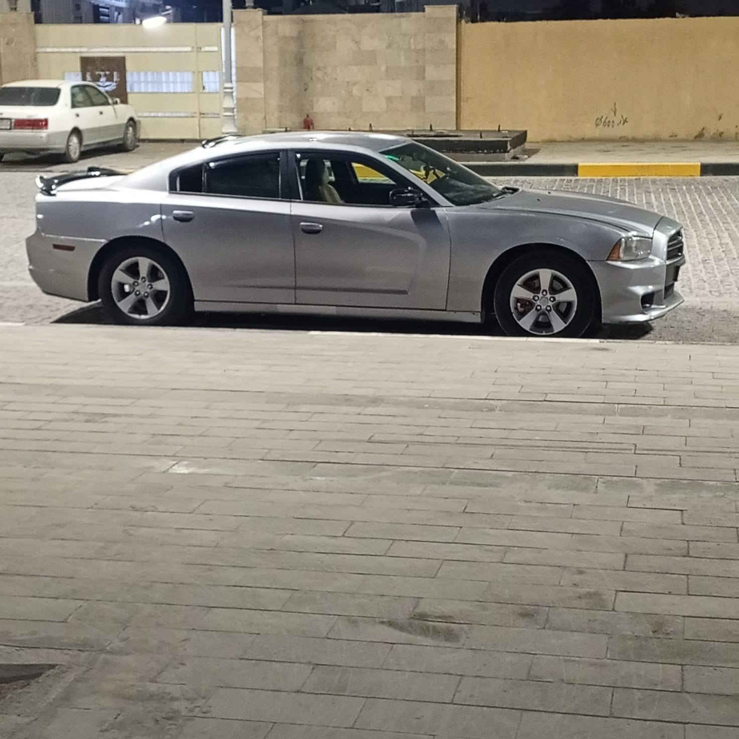 رقم صاحب السياره. ***********.. ادوات يعني كلك يعني مو اصوليه جارجر مديل 14 بيه كص وسياره متوم شمالي هزه وملصق جامه رقم نكليزي تخم تاير تبريد تدفئه جديد منضومه زنون شاشه جبيرا كامرا بك بيه ويل 17محرك 3600 السعر 58 ورقه وبيها مجال للطيبين.
