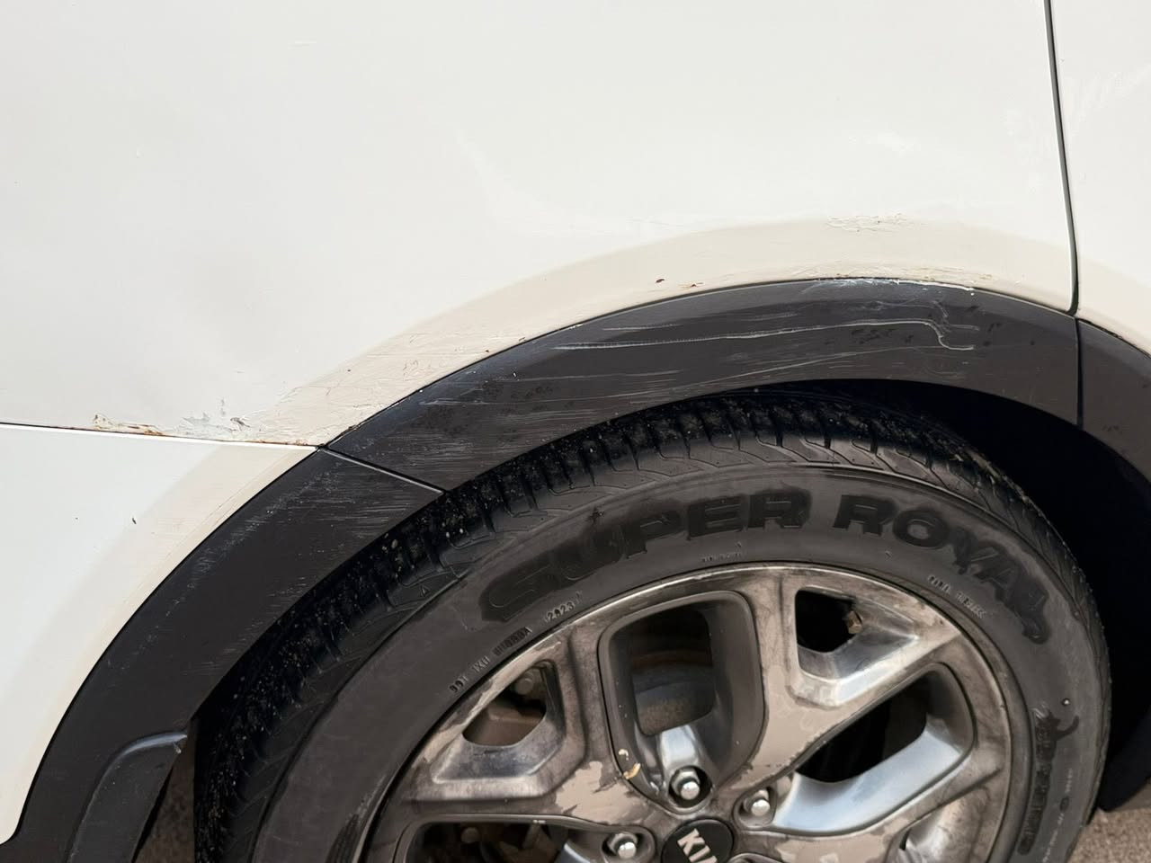 سورنتو خليجي ٢٠١٦ اللون ابيض ٦ سلندر ٧ راكب كشنات جلد بصمه مع بصمه أبواب جنطه كهرباء مرايه شفط واشارة بالمراية زراك لايت حساسات ماشية ١٥٢ الف بيها بارد بسيط هلال الجاملغ الخلفي الأيمن وتكحيل شفة البنيد موضحه بالصور والسونار السعر  220 وبيها مجال الاتصال على الرقم ***********
