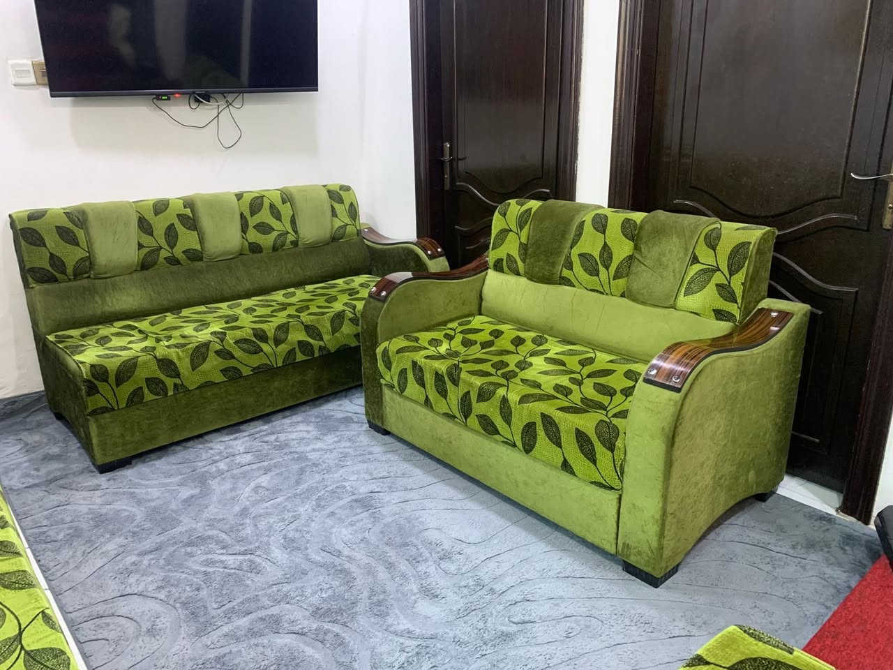 السلام عليكم للبيع قنفات ديوان عدد 5 متكون من قنفات كبار عدد3 وزوايه عدد2 السعر 200 وبي مجال بسيط (العنوان البصره ابو الخصيب حمدان ) رقم الهاتف ***********
