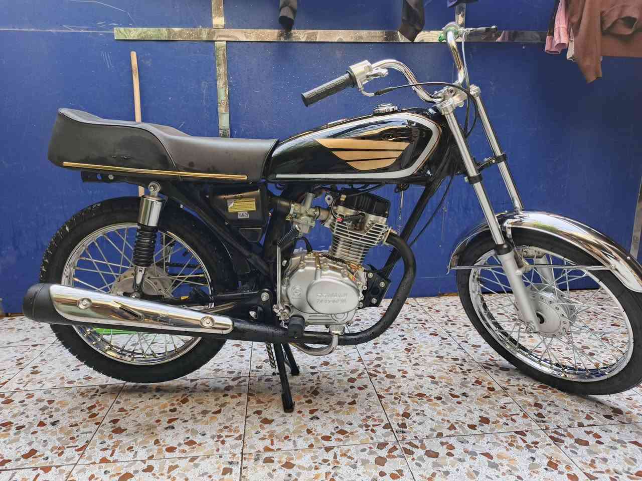 سلام عليكم الدراجه للبيع اوراق سكنر صارلهه شهر من عمرتهه دراجه انضف من الصوره  يجي خاص لو يتصل ,***********
