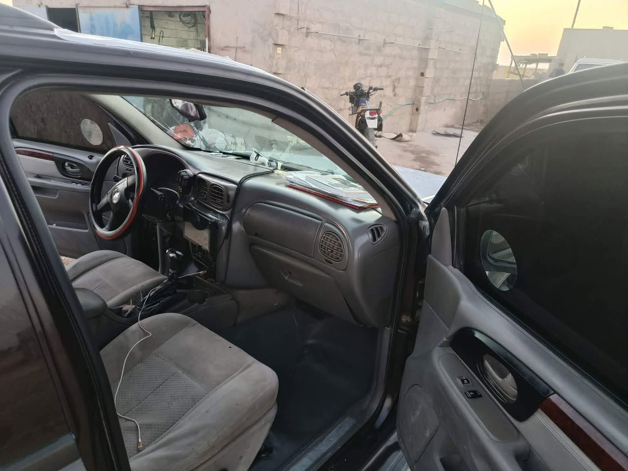 بلايزر موديل 8  دواخل  شاشه بصمه سياره كله شغال  تخم تاير مكفوله من صبغ وضربه سياره جاهزه مزاد بغداد تترقم بغداد    .مكلف بالنشر  هاذا رقم راعيها اتصلو عليه ***********
