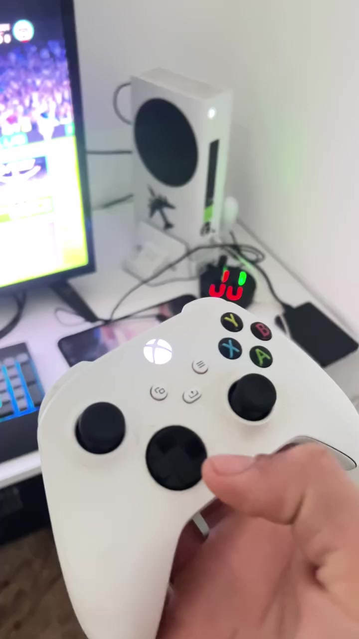 سيرس إس صدار 22 لوك كارتنونه ملحقاته كامله ولعب 3 مملوكه فيفا 25 وكراند وكلف ديوتي هديه وياه وجهاز نضافه وعاليه وستخدم قليل الله شاهد وسعر كامل معه توصيل 330


**إذا كنت صاحب هذا الإعلان وتريد حذفه لأي سبب، رجاءا أرسل رسالة إلى الدعم الفني**