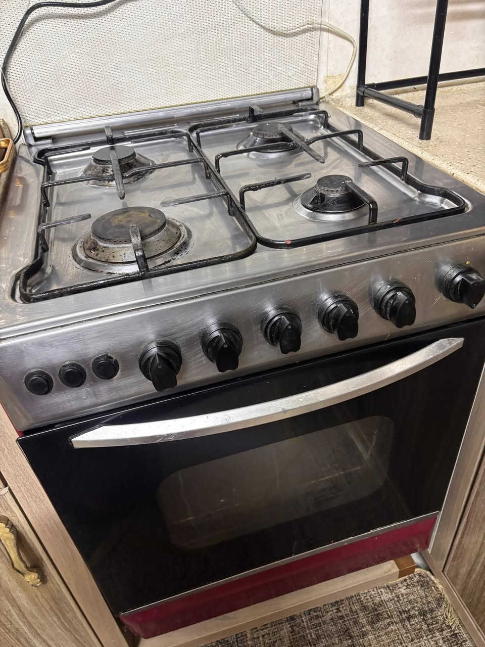 طباخ اربع عيون مستخدم نار زرقاء وعيون كلها شغالة والفرن شغال شرط 
السعر ١٧٥ الف وبيه مجال بسيط
بس الشراي يتصل بالرقم
 ‭٠٧٧٧ ١٤٨ ٣٩٨٨
