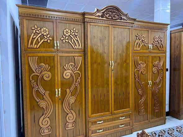 توجد غرفة نوم توج حطاطة متكونة من 5قطع نضافة فول هيا ودوشكها السعر مليون 400 العنوان الرمانة الاستفسار علرقم ***********
