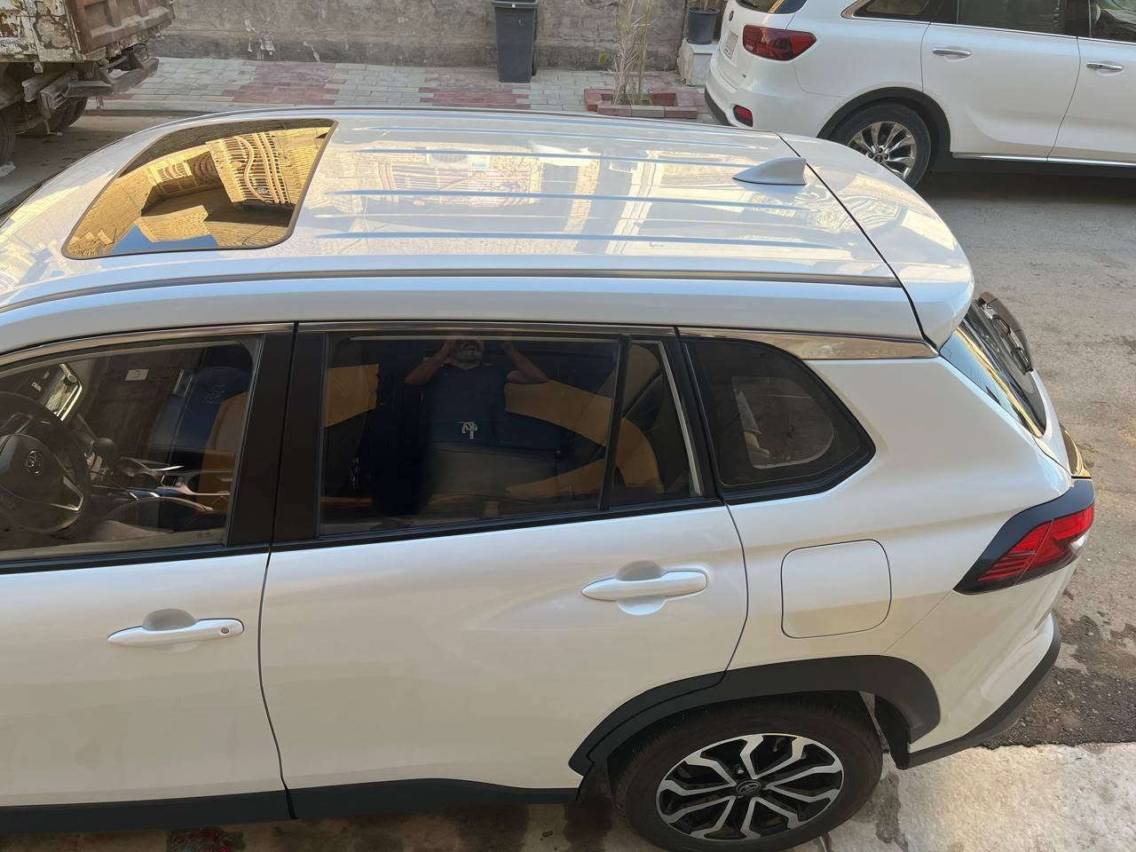 تويوتا فرونت لاندر 2025 اعلى فئه s
محرك 2000cc 
هايبرد اقتصادي
فول مواصفات كفالة عامة 
بصمة 
دخول ذكي رادار 
سياقه اليه 
تحديد مسار 
فتحة سقف بانوراما
رادار أمامي
مقاعد جلد أصلي
كرسي كهرباء 3 وضعيات
تبريد قطعتين
هاند بريك بصمه 
 اوتو هولد 
شاشة كبيرة عالية الدقة
عدادات ديجيتال
إضاءة داخلية LED
حساسات أمامية وخلفية اصلية
ويل كروم اسود 17
مصابيح عدسات زنون مع LED خلفي
عداد الكيلومتر 9000 حاليا 
وباقي المواصفات المعروفة من Toyota
رقم كربلاء
السعر 28 مليون 
العنوان / كربلاء
رقم صاحب السيارة : ***********
