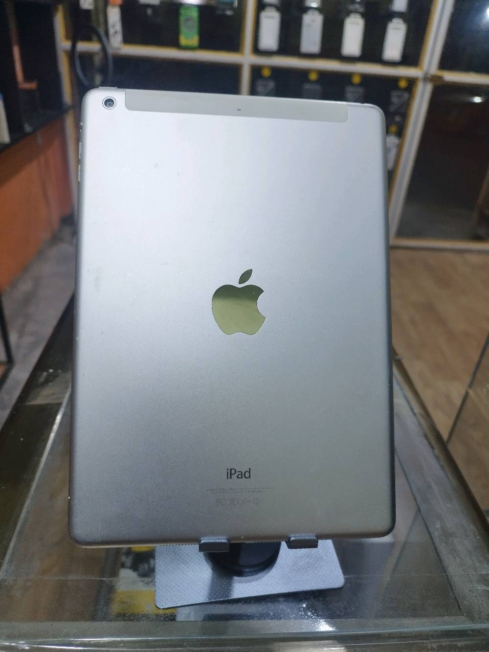 للبيع ipad air  سعر 75 وبي مجال قليل  حلة ابو غرق تفاصيله موجودات بالصورة
