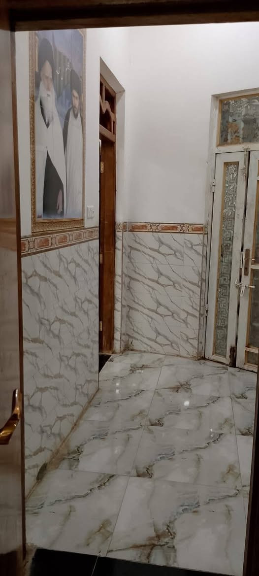 بيت لبيع مساحة ٤٣٠ متر طابو زراعي سند 25 طابق الاول يحتوي استقبال صالة و صالة كبيرة و موزع  و٣ غرف
صحيات خارجية و داخلية 

الطابق الثاني يحتوي مطبخ غرف ٢  صالة ١  مطبخ وصحيات 

ــــــــــــــــــــــــــــــــــــــــــــــــــــــــــــــــــــ

يوجد قطعة أرض مساحة اكثر من ٥٦٠ متر  الارض زراعي سند ٢٥ سدة دور النفط قرب بستان حجي صابر

***********
