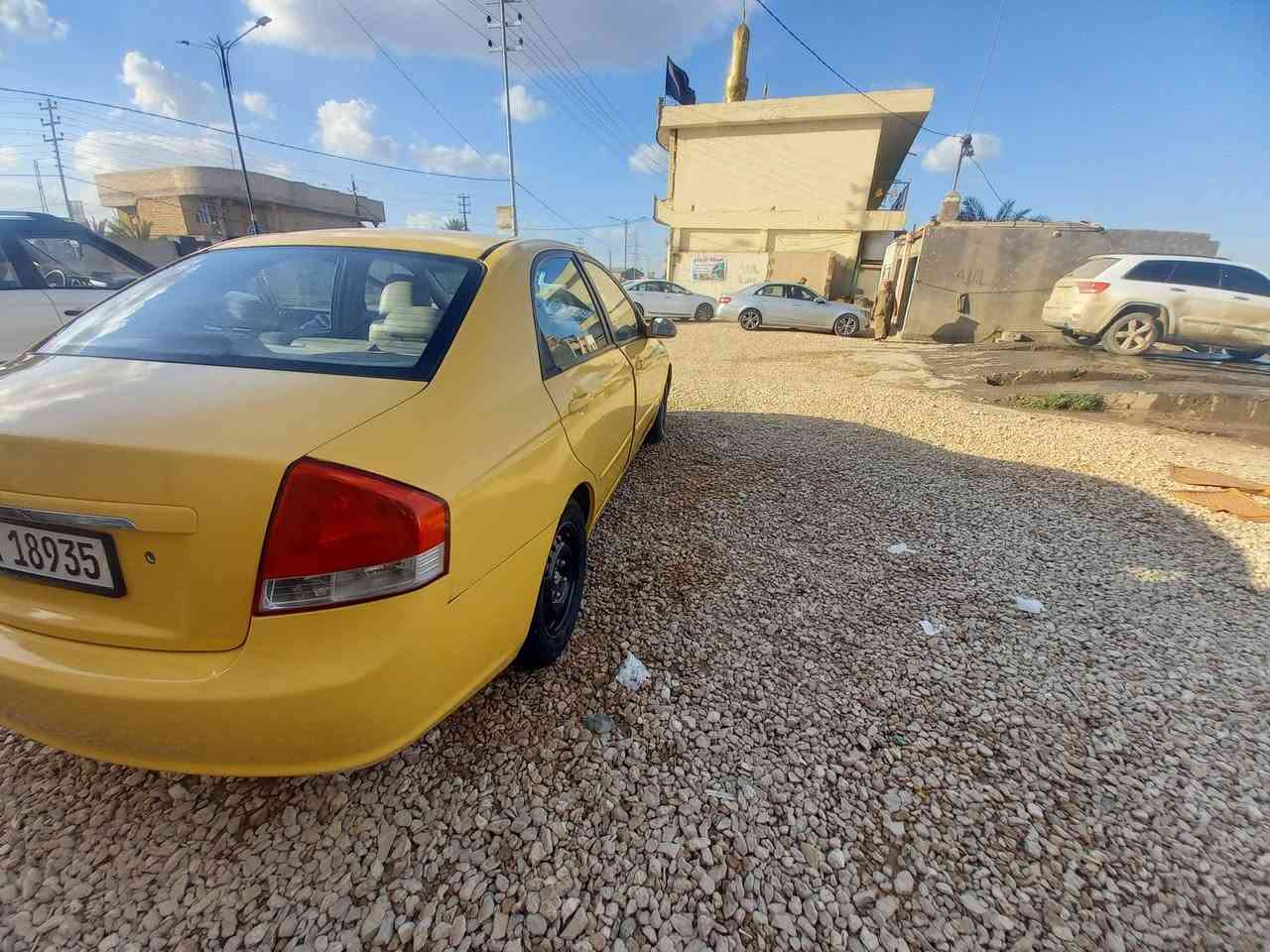 السلام عليكم 
كيا سبكترا موديل ٩ وارد أمريكي محرك 2000 حادثها باب السايق سعرها 65 ورقه وبيها مجال رقم ديالى انكليزي سنويه لل 29 مصفره هيئة بأسمي 
للتواصل  *********** عنواني نجف قظاء المشخاب
