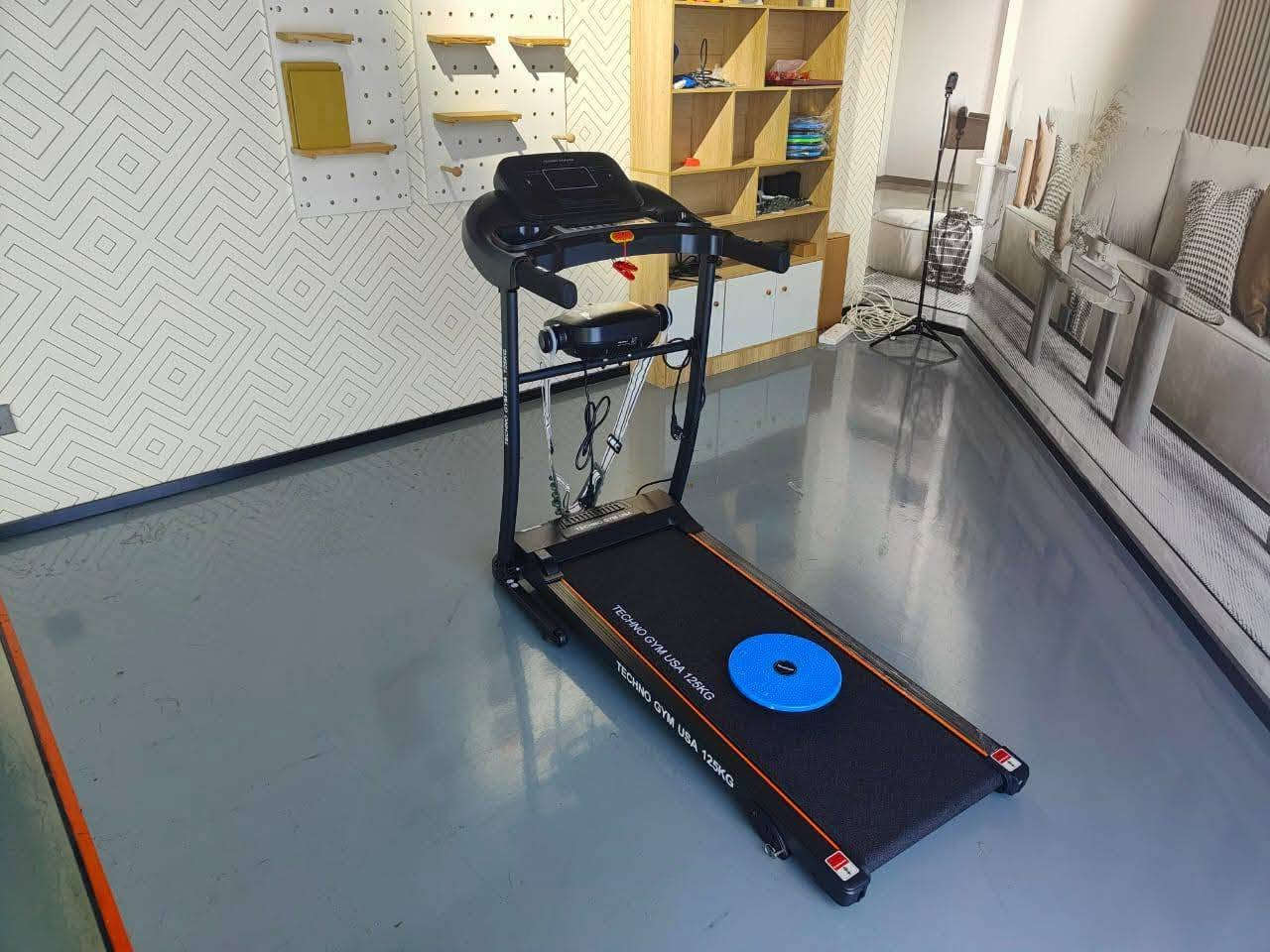 🔥 للبيع | مشاية كهربائية أمريكي TechnoGym 🇺🇸
لو بتدور على مشاية قوية واعتمادية للاستخدام المنزلي أو الجيم، فدي اختيار ممتاز.
✅ المواصفات: 🟣 الماركة: TechnoGym (USA) 🟣 قدرة الموتور: 3 حصان 🟣 السرعة: من 1 إلى 10 كم/ساعة 🟣 شاشة ديجيتال تعرض:
المسافة
السرعة
الوقت
السعرات الحرارية
نبض القلب
🟣 10 برامج مخصصة للمشي والتخسيس. 🟣 قياس نبض القلب من خلال حساسات اليد. 🟣 مساحة السير: 125 × 41 سم. 🟣 سير PVC عالي الجودة. 🟣 مزودة بنظام امتصاص صدمات مناسب للاستخدام الشاق. 🟣 تتحمل وزن مستخدم حتى 125 كجم. 🟣 مفتاح أمان للإيقاف الفوري. 🟣 قابلة للطي ومزودة بعجل لسهولة النقل.
🎁 مميزات إضافية: ✔️ حزام مساج هزاز. ✔️ قرص تويست لتمارين الوسط. ✔️ تشغيل MP3. ✔️ مدخل USB (فلاشة).
📍 المعاينة: بنها – محافظة القليوبية. 📞 للاستفسار والتواصل: 01287757243
#مشاية_كهربائية #TechnoGym #تكنوجيم #مشاية #جيم #اجهزة_رياضية #معدات_جيم #بيع_مشاية #تخسيس #لياقة_بدنية #Fitness #GymEquipment #القليوبية #بنها #مصر #GymClinic


**إذا كنت صاحب هذا الإعلان وتريد حذفه لأي سبب، رجاءا أرسل رسالة إلى الدعم الفني**