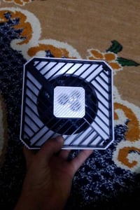 مبردة صغيرة مستعملة شوية لمس بيها عيب واحد وهو انو بس تدورلها واير يم ...