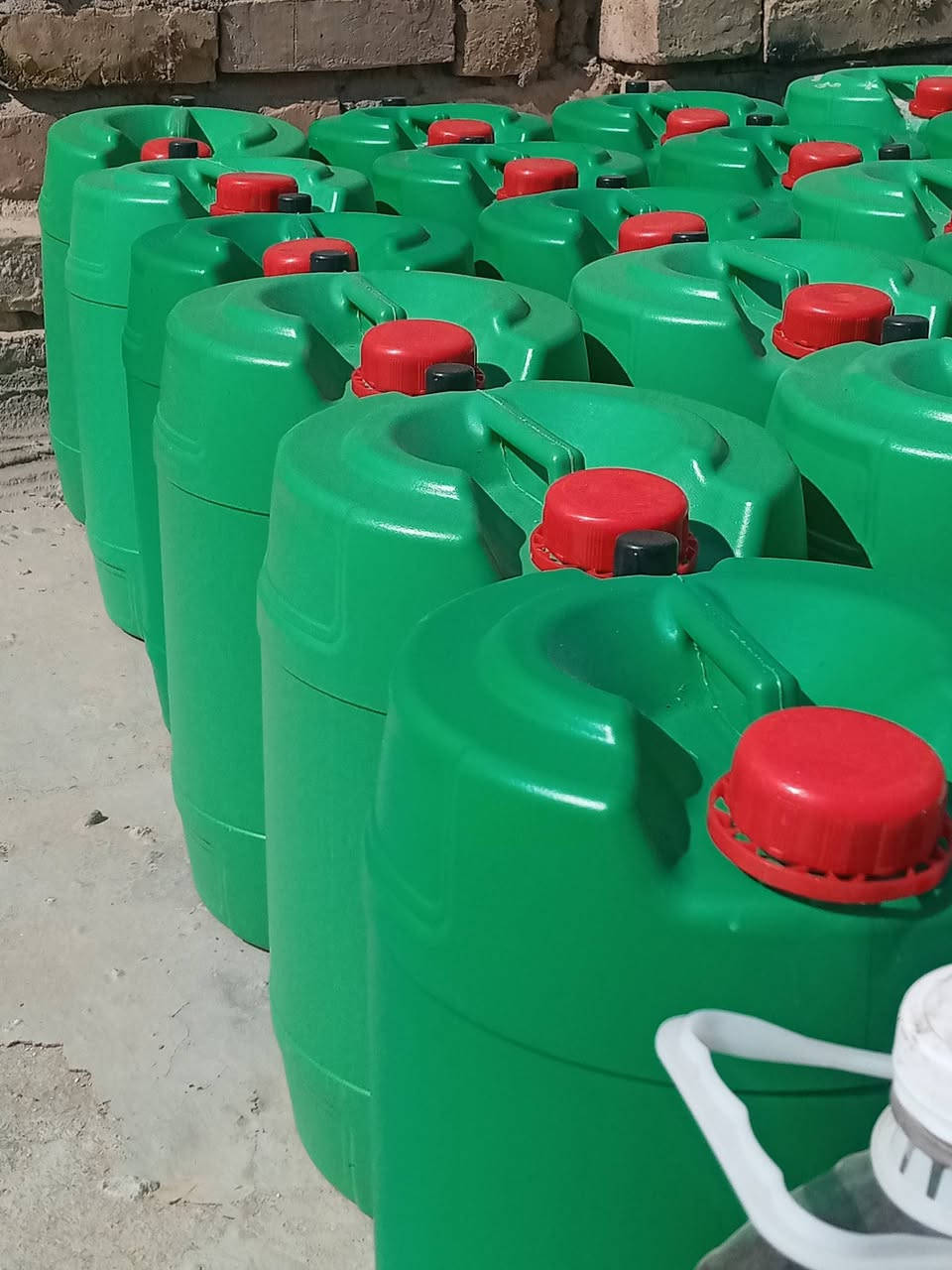 السلام عليكم يوجد لدينا زاهي جلكان ١٠ لتر سعر الجلكان ٧ ألف واصل لبيتك للإستفسار اتصل على الرقم *********** او ***********
