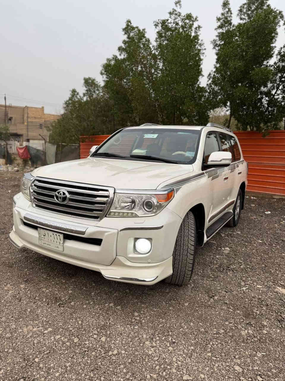 السلام عليكم. لاندكروز موديل 2014    بريم اصلي ياباني سياره مكفوله كفاله عامه عدا صبغ الدعاميه الاماميه  سياره جاهزه ونظيفه للاستفسار
***********
