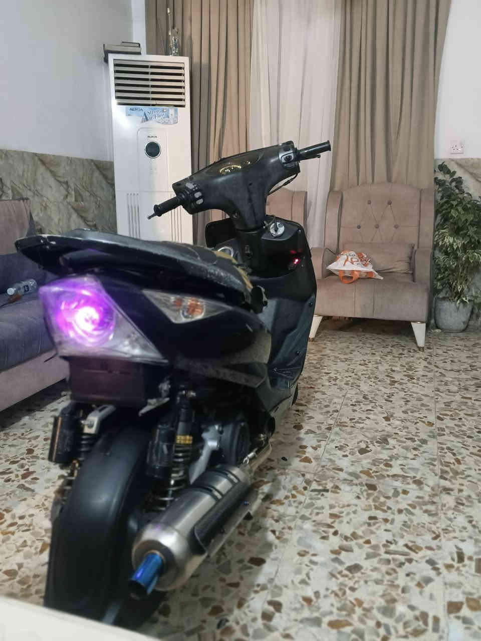 جيتي ار ثعلب للبيع .دراجه نفس الصور متختلف بلاديه ممفتوحه

الدراجه مزود عليه

صدر وفج وصينيه رياضي 

دبلات خلفيه رياضي 

صلنصه بوري عدل .

كلج امامي وخلفي رياضي مطابق.قايش باورلنك.

بيه خليه بنفسجي واشاير وردي وعدسه مال سياره زنون تفصال نهايه العالم.

ويل كب رياضي وتاير جديد.الدراجه تعبان عليه شوفت عينك

كفراته نضيفه ومطابق الدراجه ختم واحد..

اي استفسار اني خادم. ***********واتساب وخاص متواجد.
