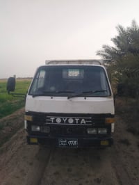 عندي كنتر تويته قلاب لبيع موديل ٩٢ مكفول محرك َوكير وشاصي ٠٧٨٢٣٣٥٢٩٠٥