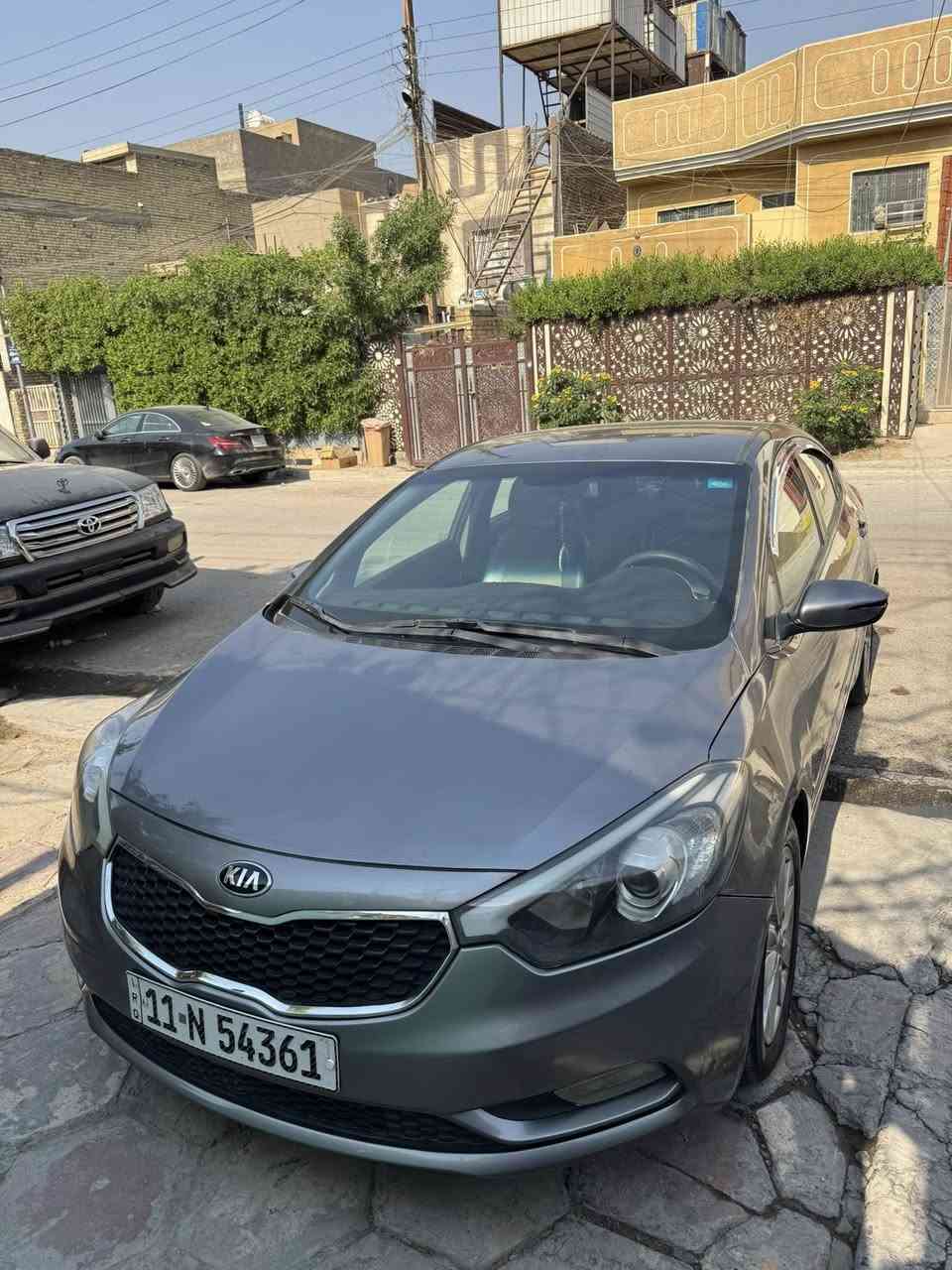 السلام عليكم سيارة كيا فورتي ٢٠١٦، نوع XL مسافتها المقطوعة ٩٥ميل، محركها دوش، رقمها بغداد باسمي، وارد امريكا دعمتها بامريكا خلفي، وبيها حادث بسيط من الامام مثل ما موضح بالصور وبالسونار، كير ومحرك وكهرباء على وضعية الشركة ما مفتوح اي شيء، السيارة ما ناقصها "برغي" كاملة وبالاخير السيارة على ايدي/ 
ملاحظة اخيرة: كلشي واضح عدكم بالصور او بالسونار او بالنص المكتوب، بعد ما تقتنعون بالسيارة تواصلوا معي على الرقم فقط، ***********/ 
بغداد/ الشعب
السعر المطلوب:97 ورقة.
