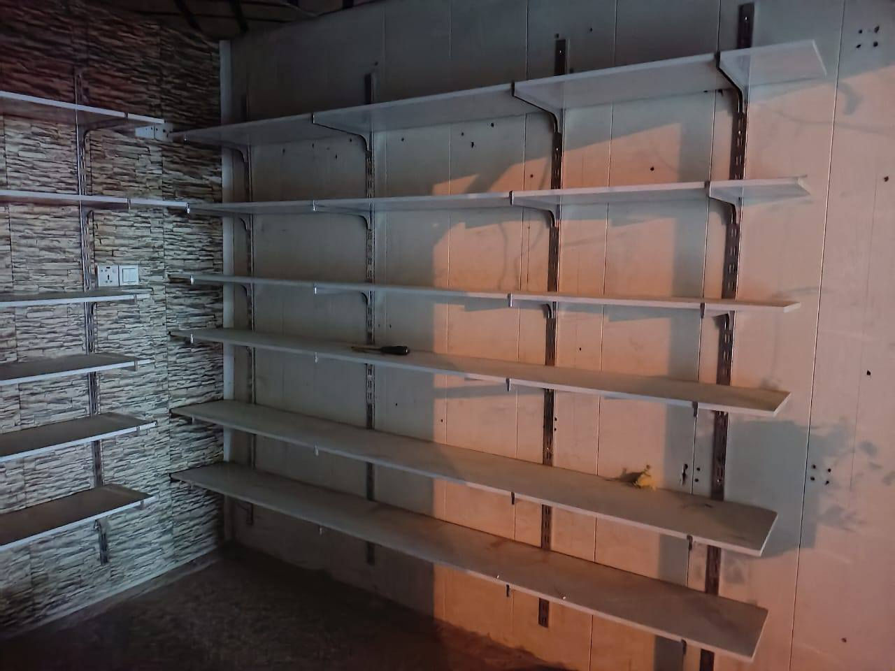 رفوف مستعمل اخو الجديد ١٢ رف طول ٢،٥ م و٤٨ حماله ستيل وستاند ٢ م عدد ٨ للبيع ٢٥٠ الف وبي مجال مشتريهن ٤٠٠ الف قبل فترة


**إذا كنت صاحب هذا الإعلان وتريد حذفه لأي سبب، رجاءا أرسل رسالة إلى الدعم الفني**