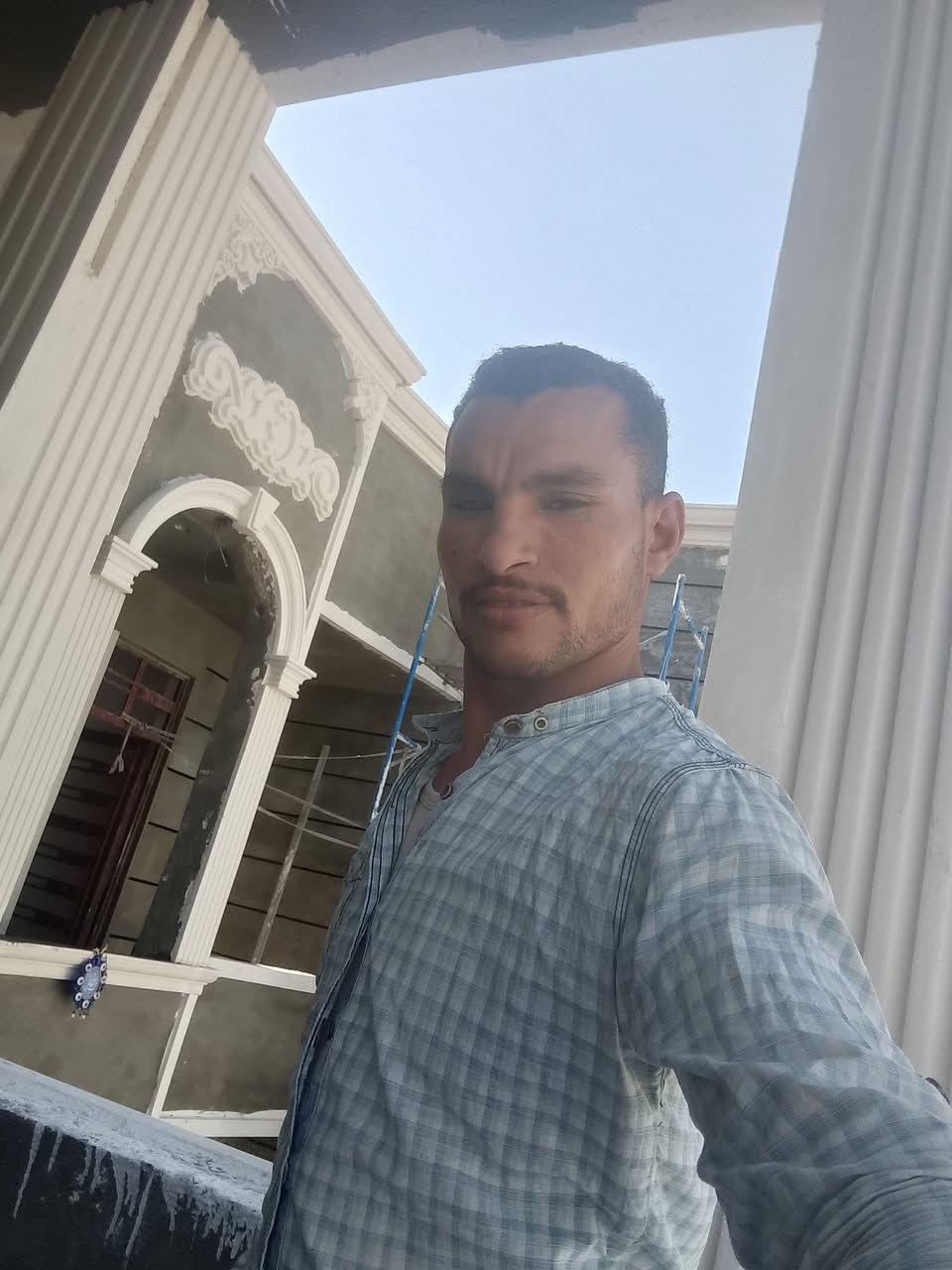 اسلام عليكم ورحمه الله 
 لباخ مصري متفرغ خشن ناعم طلس شغل هندسي درجه اولي جوده في العمل مكان بغداد*********** الرقم بي وتس
