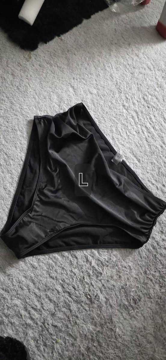 ممكن نشر مصدر رزقي عندي البسة كله جديد اسعار مناسبة جدآ باقي قطعه وحدة من كل نوع
للتواصل والاستفسار
مراسلة او وتساب***********
