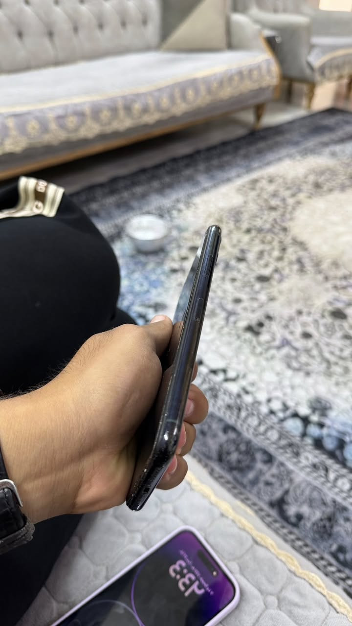 السلام عليكم ايفون 11برو ماكس  بطاريه 79 ذاكره 256جهاز نضيف فقط شاشه مبدله
السعر 300الف 
***********
