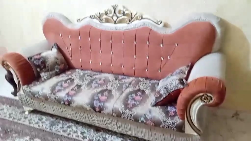 تخم رئاسي ١٠ مقاعد مع طبلاته اخو الجديد  مكانه القاطع السعر ٨٠٠ وبيه مجال الاتصال ***********
