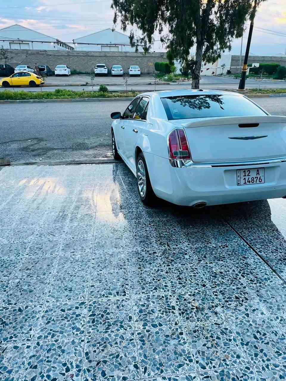 السلام عليكم
✅السعر 175$

✅ الموديل: 2012

✅ النوع: Chrysler 300C

✅ المحرك: 3.6L Pentastar V6 بقوة 292 حصان

✅ ناقل الحركة: أوتوماتيك 8 سرعات ناعم واقتصادي

✅ نظام الدفع: دفع خلفي (RWD)

✅ وضعيات القيادة: Eco وSport

✅ تبريد وتدفئة ممتازة

✅ السيارة نظيفة وجاهزة على اخر حباية مسويلة ادامة كاملة قبل يومين

✅السيارة مكفولة كفالة عامة فقط بارد السونار مرفق مع الصور

📍 الموقع: بابل موصل الشلالات مدينه العاب دجله ستي 

للاستفسار:***********
***********
