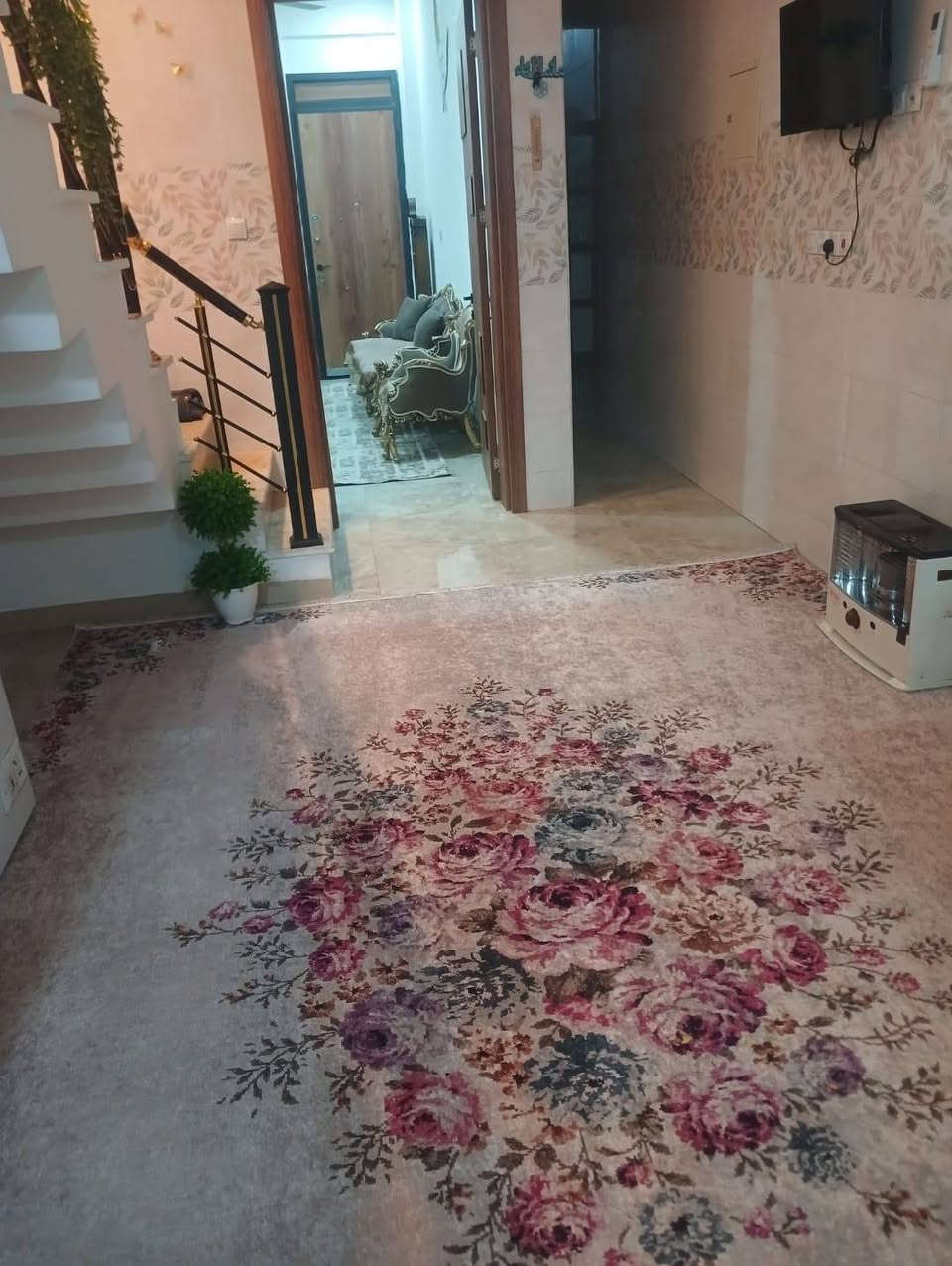 المساحه 80 متر
الواجها 4

النزال 20

البيت بناء حديث في البياع شارع 4 الثالثه سعر البيت

                          (275)  مليون وقابل للتفاوض 

للتواصل ع الارقم التالي 

***********

البيت يحتوي على طابقين ونص

الطابق الاول - استقال مطبع وغرفه وترك وخدمات صحيه 

الطابق الثاني - غرفتين وخدمات صحيه

نص طابق - يحتوي ع غرفه وصحيات + اكبالك الصطح هاي صور البيت بلكامل
