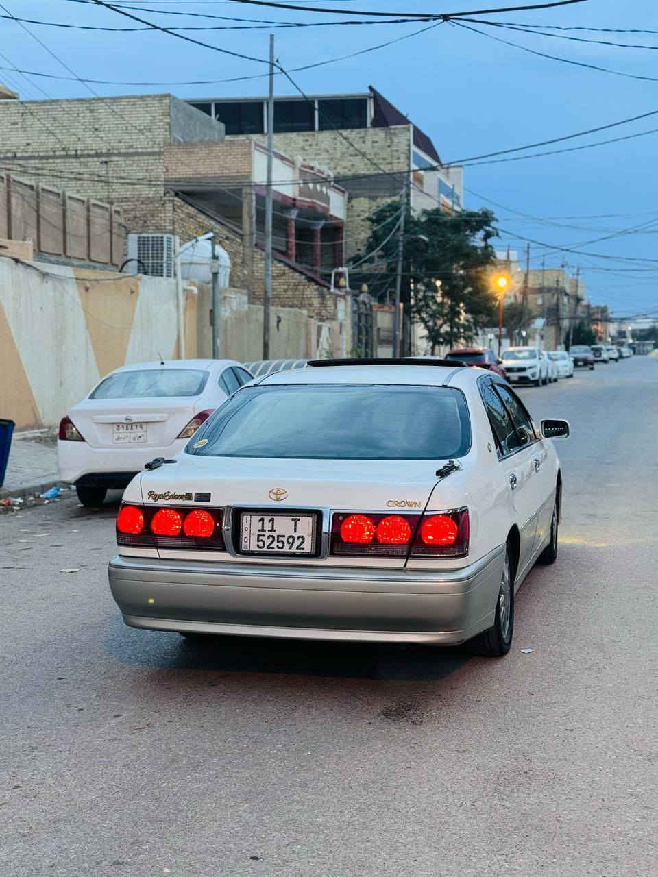 السلام عليكم 
#ملكه للبيع 2000
بغداد دولي قرار 48
سنويه لل 27 
ديفور الكبير شاص 75
اربع دكم فتحه 
ثلاجه تبريد خلفي 
برده خلفيه 
اربع كشنات كهرباء 
تحوير نجف فوك وجوه 
دشبول مثنى العيساوي
ويل 16نفطي 
السياره (كصتين )
السياره جديده مال جناي 
السعر 123 بيها مجال بسيط 
مكاني نجف 
***********
