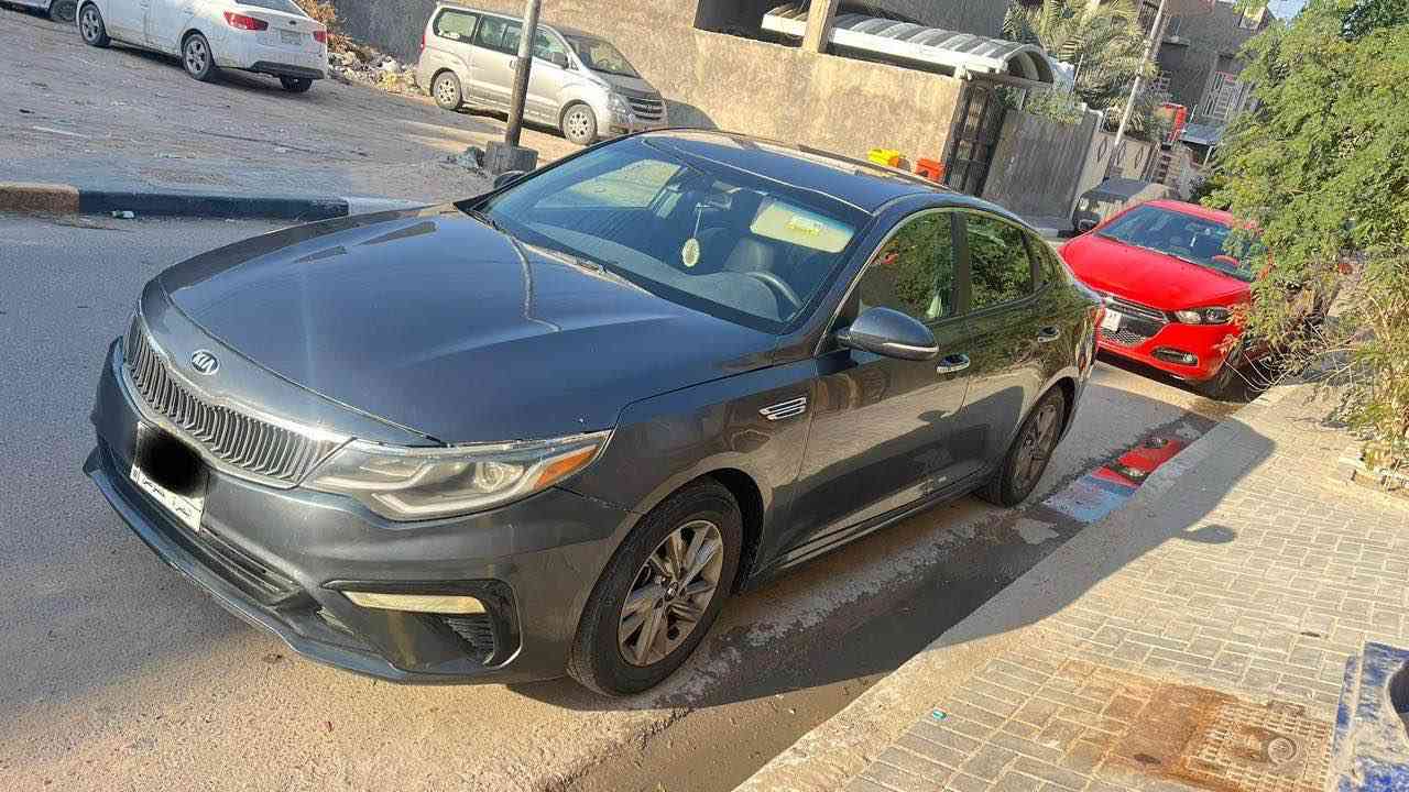 للبيع كيا اوبتما مديل 2020 وارد امريكي محرك 2500 السيارة حادثها جاملغ ودعامية وهنا بالعراق باب  موضح كلشي بالصور  السيارة مبدل بيها كازكيت  والبدي شوف العين سعرها 120 وبيها مجال وترهم مراوس ب  احدث للاستفسار 
*********** البصرة, العراق
