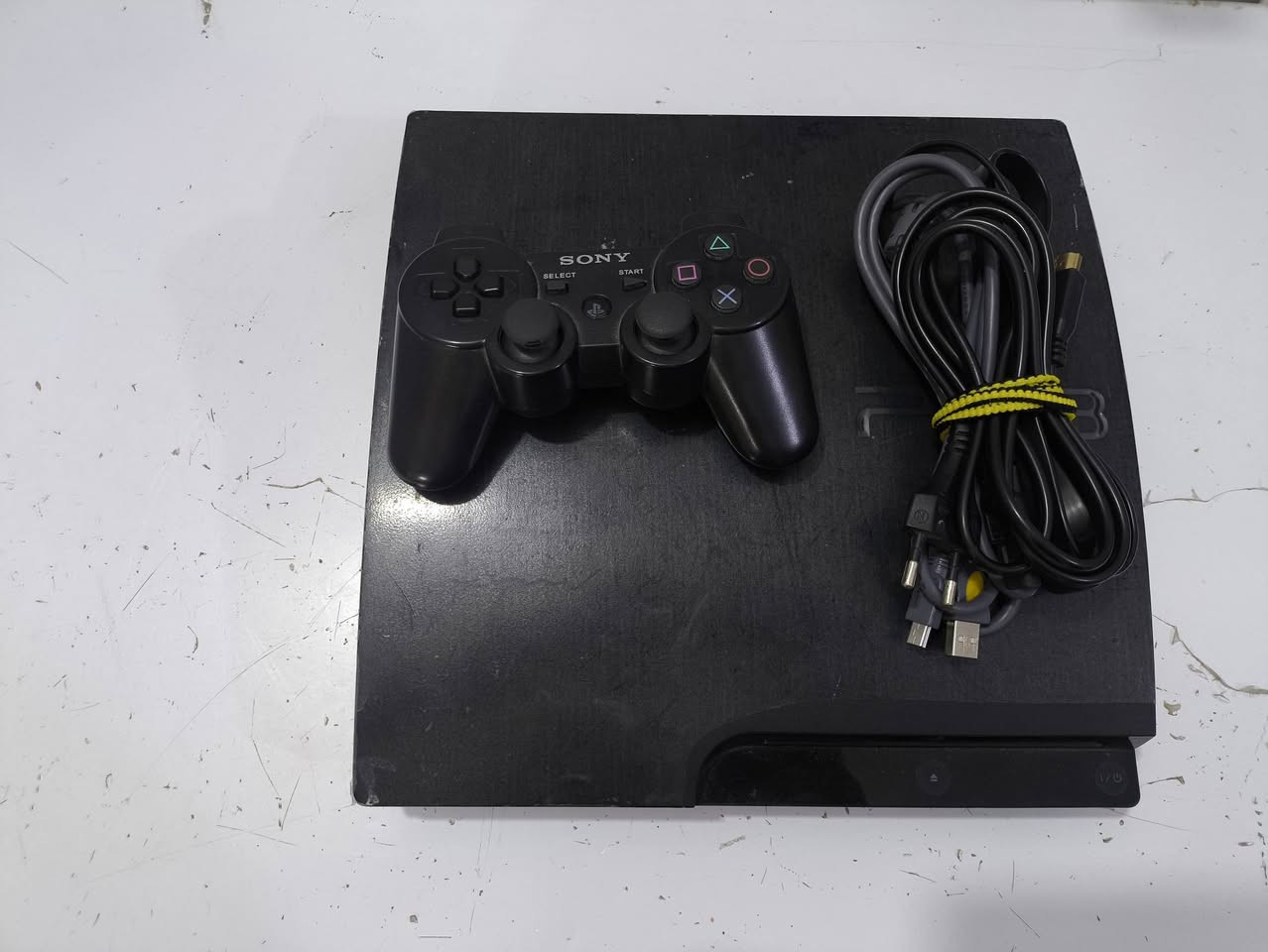 بلي ثري نظيف كامل الملحقات من 9-10 لعبة السعر المطلوب 150 الف للتواصل ***********
