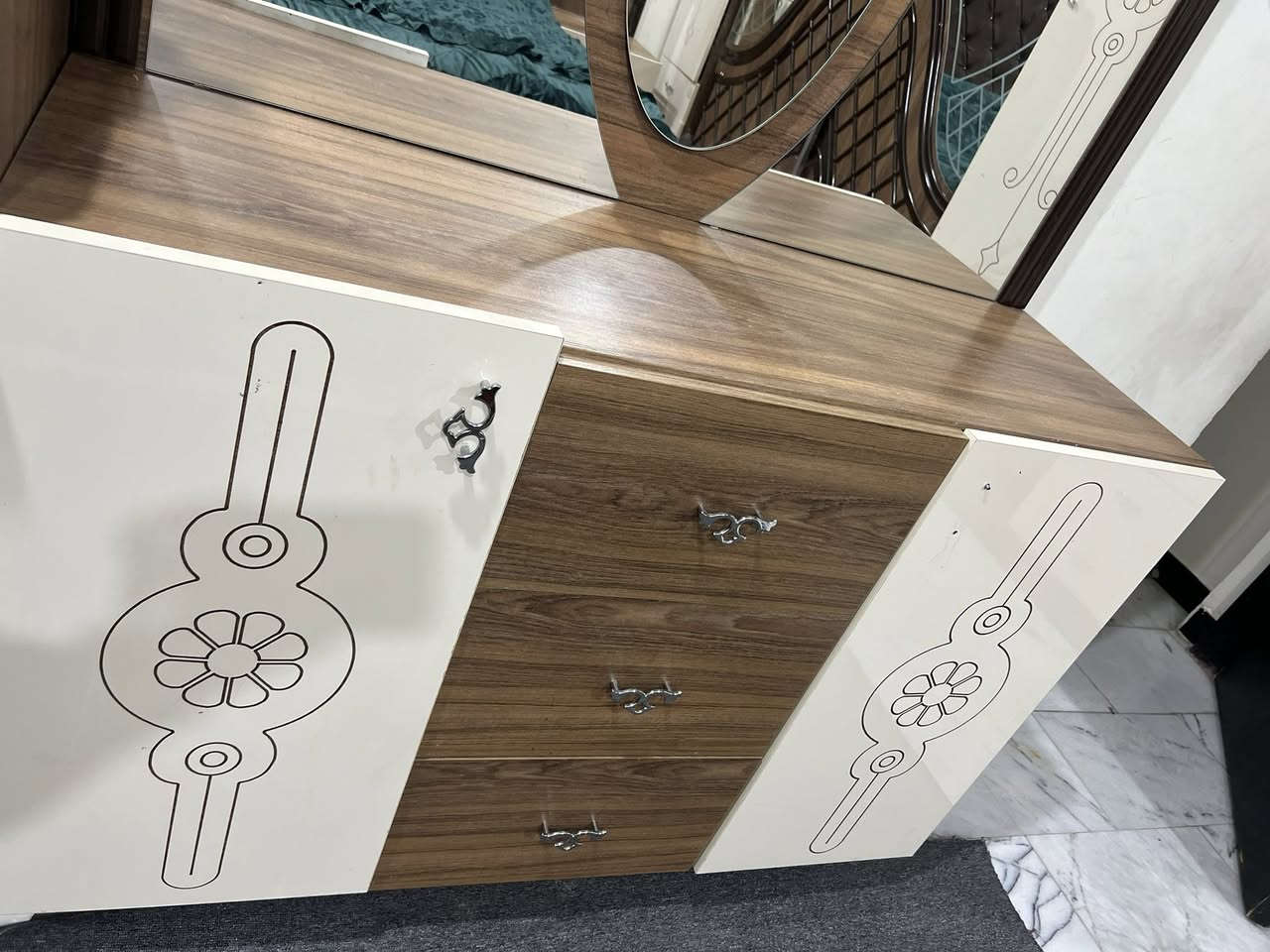 غرفة تركي ٩ قطع للبيع 
عنوان بغداد 
٥٠٠ الف


**إذا كنت صاحب هذا الإعلان وتريد حذفه لأي سبب، رجاءا أرسل رسالة إلى الدعم الفني**