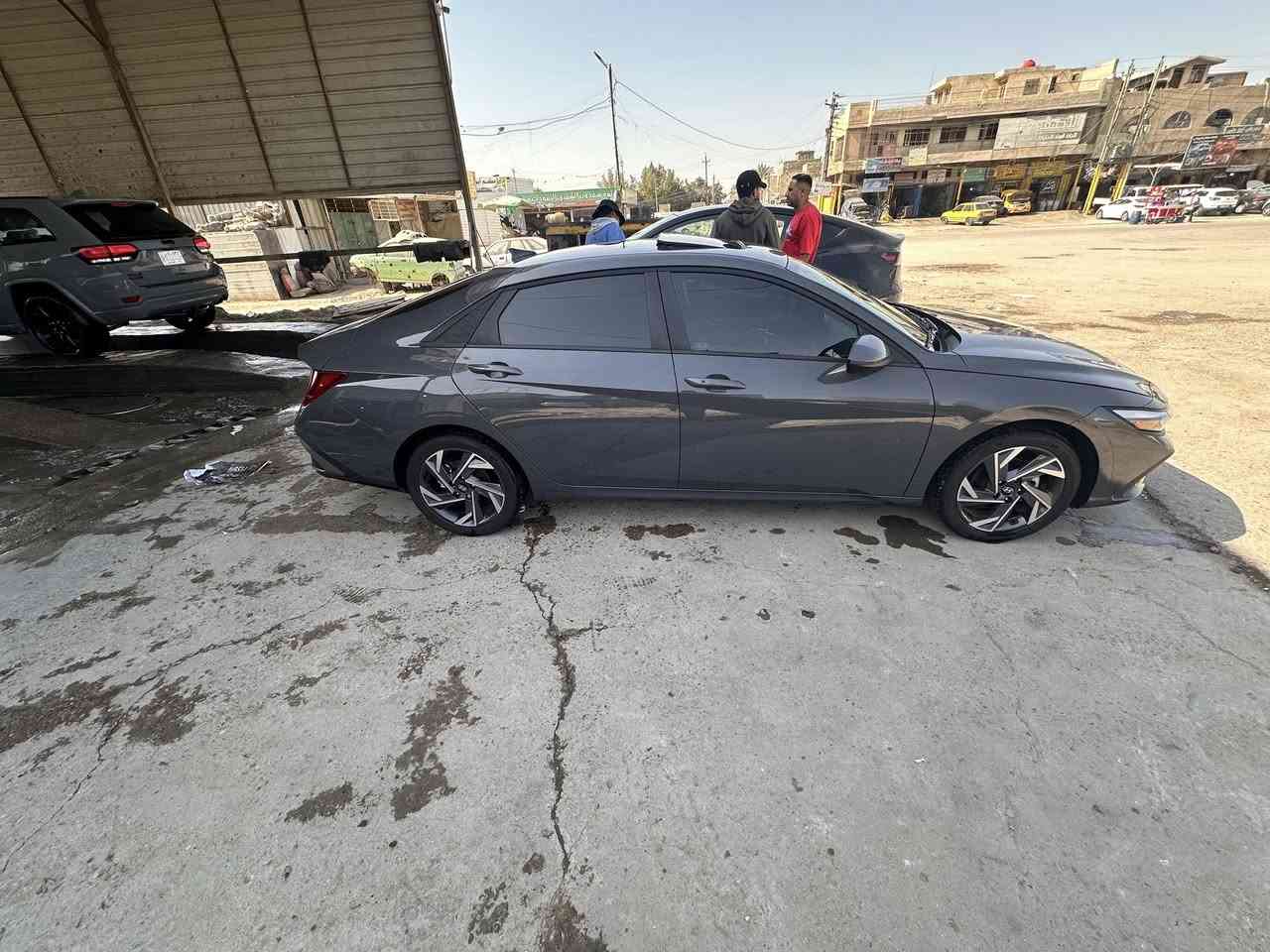 النترا 2025
السيارة فول
بصمة فتحة
تشغيل عن بعد 
كشنات تدفئة تبريد 
رادارات 360
كامرة 360
حساسات360
قيادة ذاتيه
توقف ذاتي 
ستيرن تدفئة
لدداخلي 
ويلكب كروم
حادثهة جدن بصيط 
جاملغ فقط الفخذة  والبنيد ربعة راجاعت بارد
ليبل واحد بدون صبغ بدون تبديل
***********
