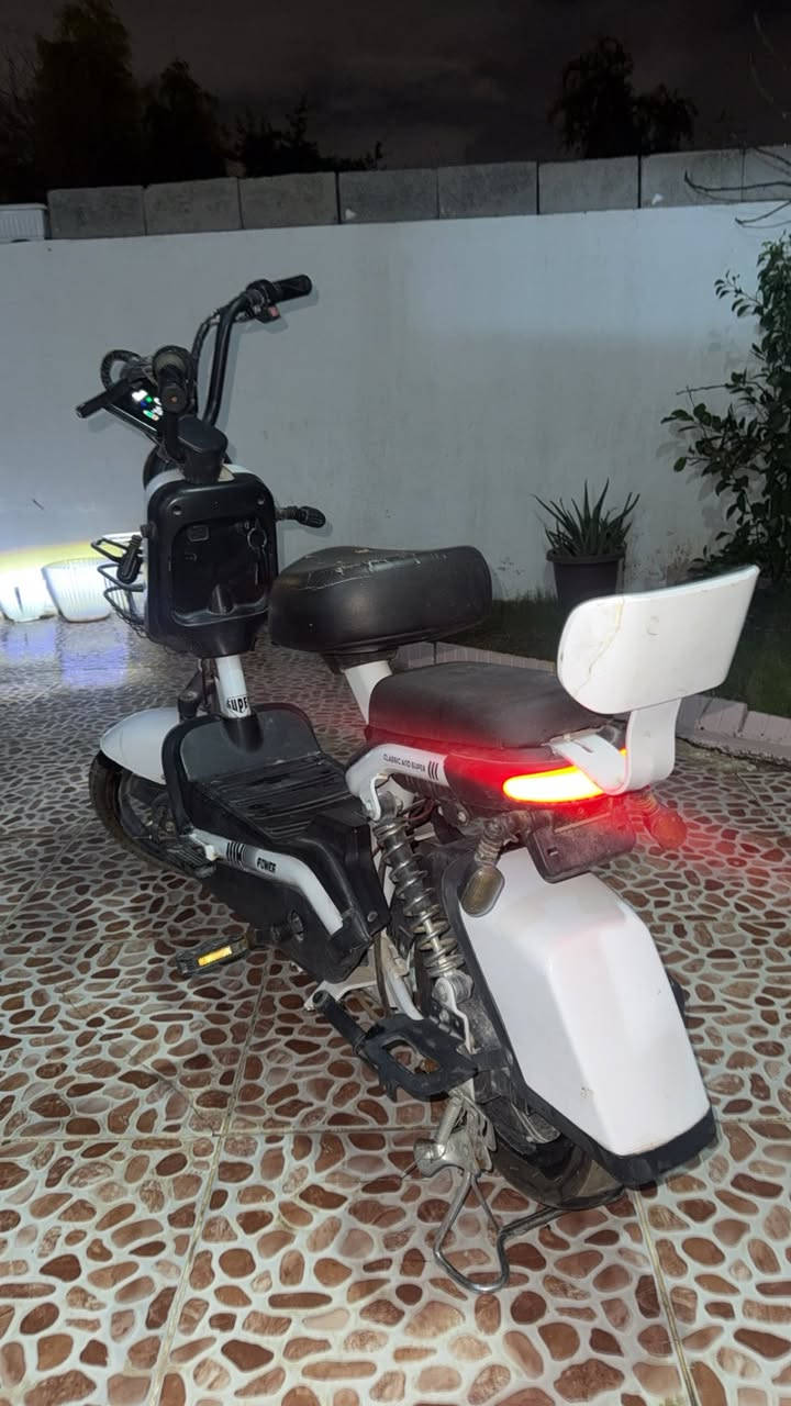 السلام عليكم درجه كهربائيه الموصفات / السرعه 40 وبيها 3 سرعات  للبيع نضيفه جداً واستعمال قليل سعر ١٠٠ الف 
العنوان /  اربيل / الزيتون 
*********** / واتساب 
***********
