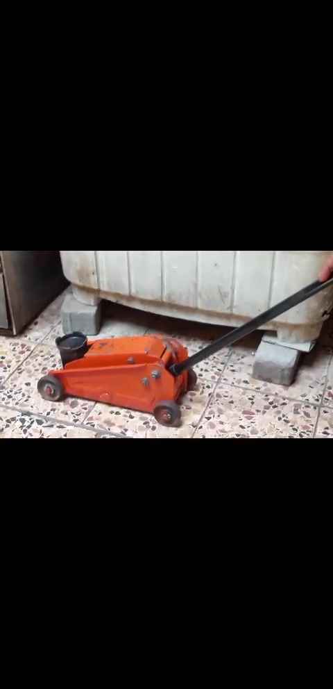 ⭕ يوجد توصيل لكافه المحافظات
اخوان لكثرة الطلبات على هذا النوع من الجك العربانه وفرته الكم اليوم نظيف ماتعبان شغال وعل الفحص اخو الجديد يتحمل 2 طن سعرة 35 الف مكاني بغداد
*********** 
تحياتي 🌺💖
