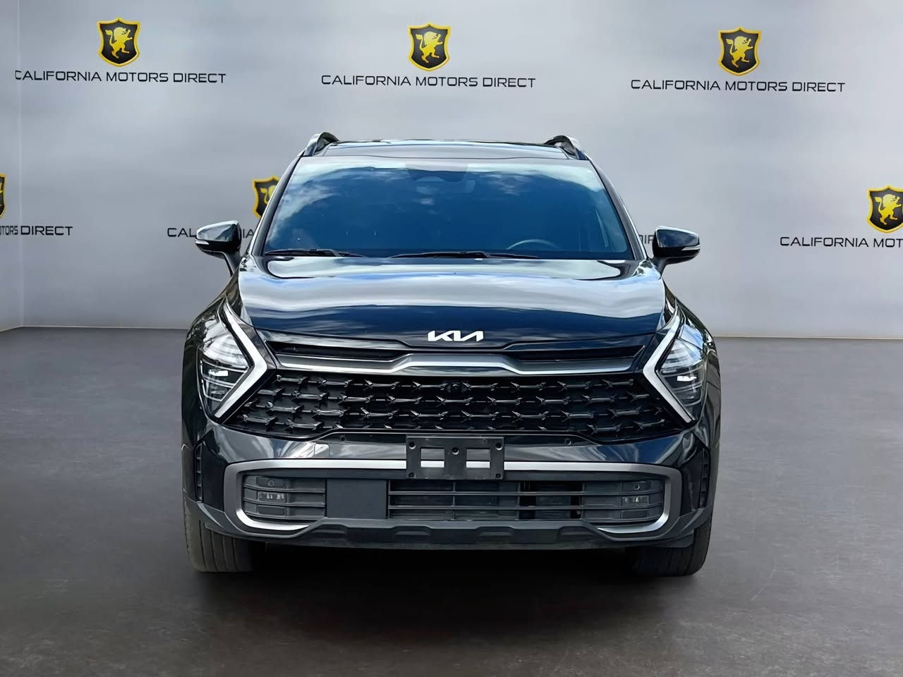 سبورتج  هايبرد بلك ان |KIA Sportage
 - موديل 2024
بحالة زيرو دخول جديد 
  مواصفات فوك الفول  4x4
 محرك 1.6 لتر توربو هايبرد +محرك كهربائي قوي بقوه260حصان (اقوى من جميع اصدارات سبورتج واكثرهن اقتصاديه وعمليه)
 ‏تمشي بتفويله وحده 1100k 
 ‏#العداد 5الف ml بحالة زيرو
 ‏#حادث_السيارة ضرر سطحي بسيط بابين وقبغ جنطه ومبدل نفس لون بدون صبغ سيارة 
 ‏#اللوحات بغداد 
 ‏#اللون بلاك ملكي 
 ‏#الفئه اكس لاين برستيج (بلك ان ) اعلى فئه
كير ماوس اوتيماتك 8 سرعات
تشغيل ذكي ( بصمة ) ,تشغيل عن بعد
شاشة Apple CarPlay, android auto 
 4 كاميرات (360) درجة 
تحكم ستيرين كامل مع تدفئه 
 فتحة سقف ( بانوراما ) كاملة
هاند بريك كهرباء
 شاشة كبيرة ( GPS )
 رادارات 360 
حساسات امامي و خلفي
 مقاعد خزن ميموري 
شاحن وايرليس
كراسي كهرباء 
 تبريد + تدفئة المقاعد الامامية
تدفئه مقود 
صندوق كهرباء
 هاند بريك كهرباء 
 مانع انزلاق 
 اوتو هولد ( AUTO HOLD )
 مساعد نزول المنحدرات 
 سستم صوت مميز هارمن
 ‏انظمه قيادة متعدده
 ‏نظام قيادة ذاتي
 ‏كشنات جلد فاخر اصلي
 ‏منافذ USB +أواكس
 داخل انارة متغيرة عده الوان 
بصمتين 
تحكم عن بعد تقديم وترجيع بالبصمه
السيارة اعلى فئه بالسبورتج 
لتواصل واتس ***********
