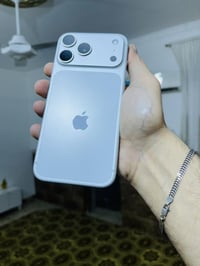 ايفون 17 برو ماكس ذاكره 513 ملاحظه (512) المرغوب والنادر اللون سلفر ال...