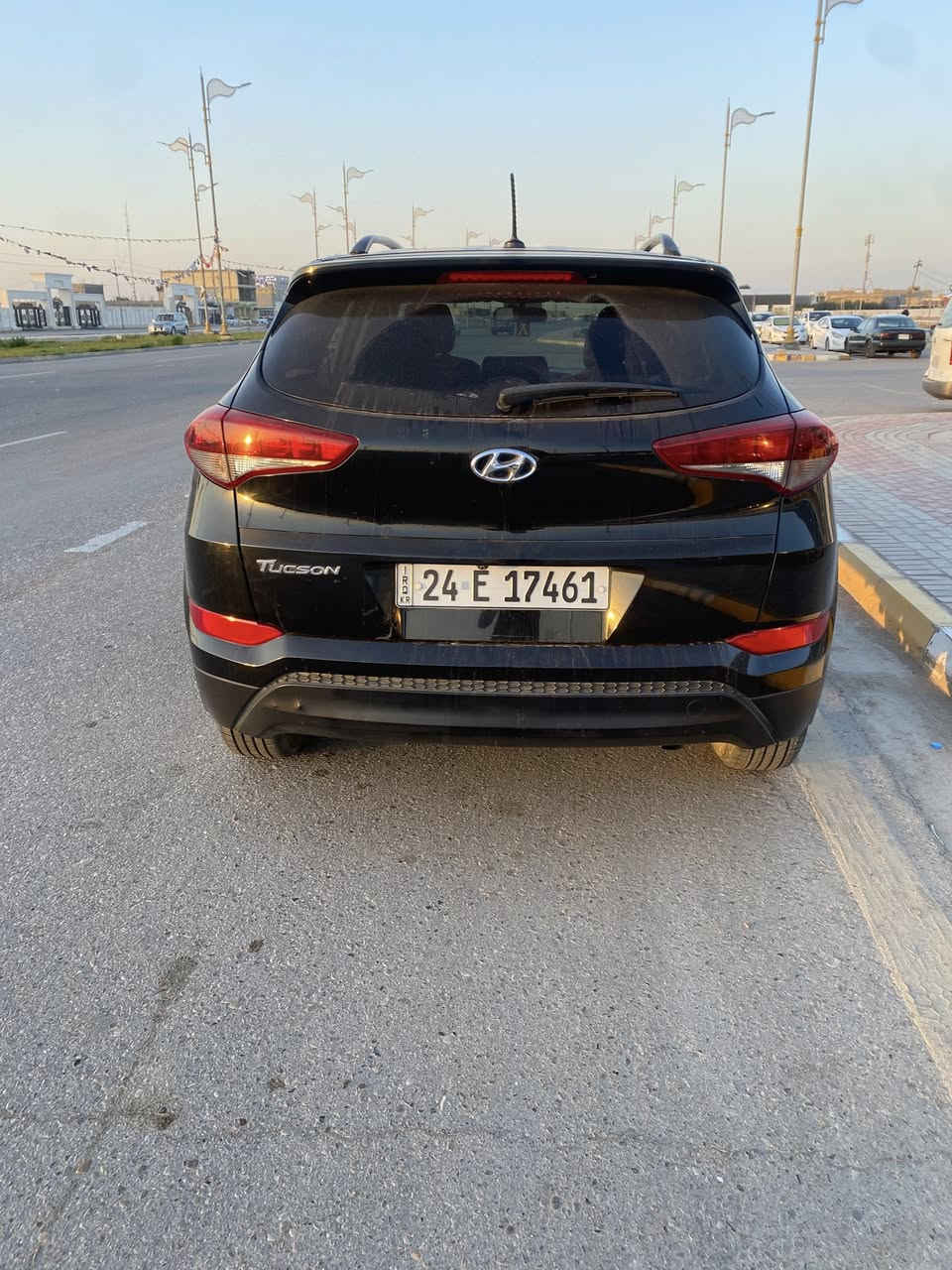 السلام عليكم توسان موديل 2017 واردي امريكي مكينه 2000 تخم تاير تبريد ثلج رقم دهوك بيها قطعه صبغ بس بنيد فقط بدون دواخل العنوان الصويرة الاتصال فقط ***********  السعر 140 بيها مجال بصيط
