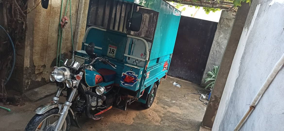 سلام عليكم من رخصت الادمن ستوته موديل 20
محرك 22 أوراق أصولية اكاتبك يم مكتب حسين 
السعر 2مليون ومية ألف بيه مجال حك الجيه المكان كربلاء قرب جامعة كربلاء منطقة فريحه 
هاتف ***********
