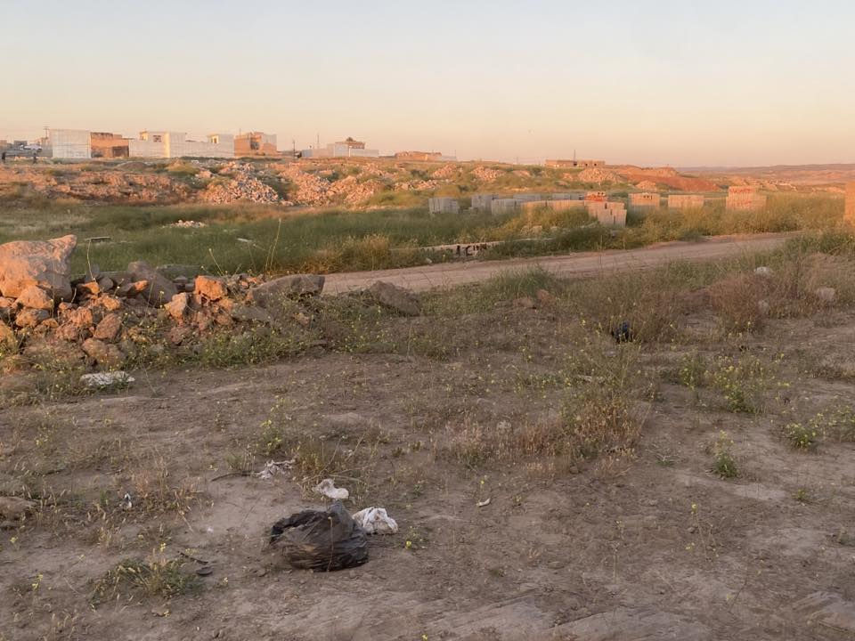 كاع البيع، هذه الأرض مساحتها 200 متر مربع (20×10) وتقع باتجاه السليمانية، وهي غير مملوءة، 

ئەم زەویە بۆ فرۆشتن ٢٠٠م (٢٠*١٠) روی لە سلێمانیە 
پڕکراوە نیە شوين ده روازه 
***********
