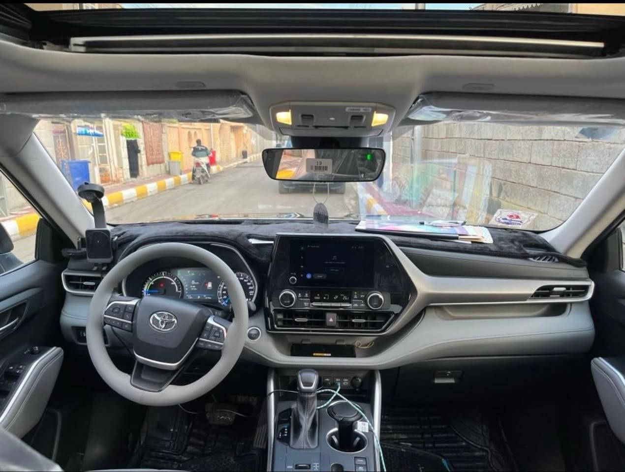 سيارة هايلاندر 2024 ( خليجية )
صفر وكاله عبد اللطيف جميل 
‏TOYOTA HIGHLANDER HYBRID 2024
!!️مرقم بغداد !!️ 
 الموديل 2024
 سعة المحرك  توربو 2,5L 
 عدد AIR BAG 8
 حساسات أمامية
 حساسات خلفية 
 دفع رباعي AWD 
 لايت زينون + LED
 ويل كب 18
 اريل نفكيتر 
 مفتاح التشغيل بصمة
 فتح الصندوق كهرباء
 شاشة 
 كاميرا دوارة 
 حركة مقعد السائق كهرباء
 7 ركاب
 مثبت السرعة 
 المودات والأوامر الصوتية
 أوضاع القيادة  Drive Mode
 تبريد شاشة
 3 قطع تبريد
 شاشة خلفية للتحكم في التبريد 
 هاند بريك كهرباء 
رادار
 تحديد المسار
ا Auto Hold  أوتو هولد
ا ISOFIX مثبت مقعد الطفل
 بردات أبواب خلفية 
السياره بحاله الوكاله ماشيه 31.000الف كم فقط ومغلفه PPF  هايبرد اقتصاديه بشكل موطبيعي 
السعر : 370$ دولار
اللاستفسار 
رقم ***********
