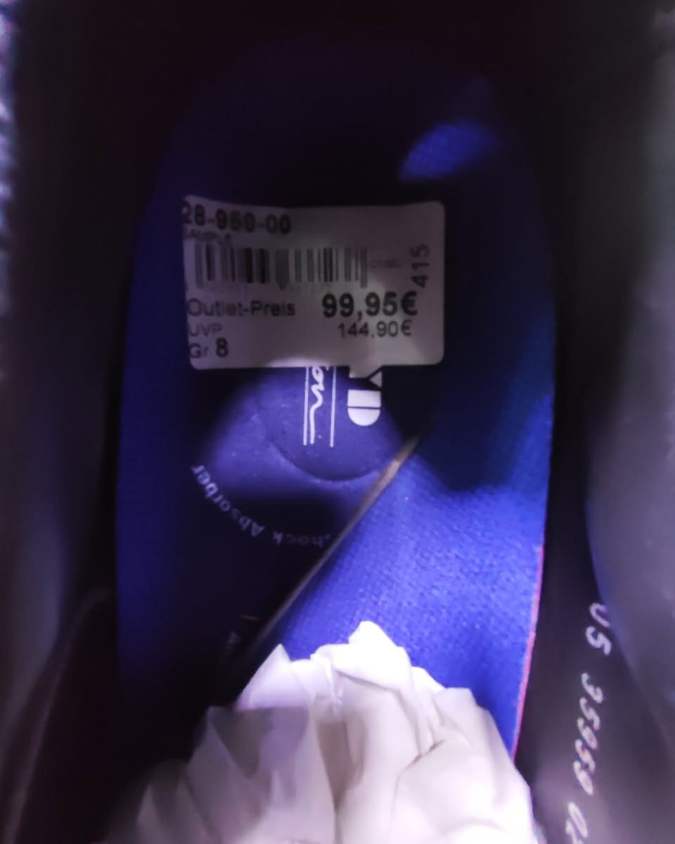 ماركة LLOYD صناعة ألمانية حديثة 
رسمي لون نيلي طبي خفيف الوزن 
قياس ٤٢ ونصف 
السعر ٧٥ ألف شامل التوصيل 
مكان كرادة داخل مجاور دايموند مول في فرع علاء حداد محل الأيطالي الايطالي


**إذا كنت صاحب هذا الإعلان وتريد حذفه لأي سبب، رجاءا أرسل رسالة إلى الدعم الفني**