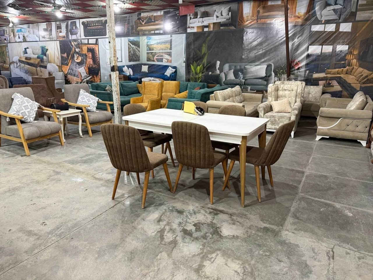 عندي هذا ميز طعام 6 كراسي رايدته ب 325 قفل وتوصيل موجود للحجز واتساب *********** بغداد, العراق
