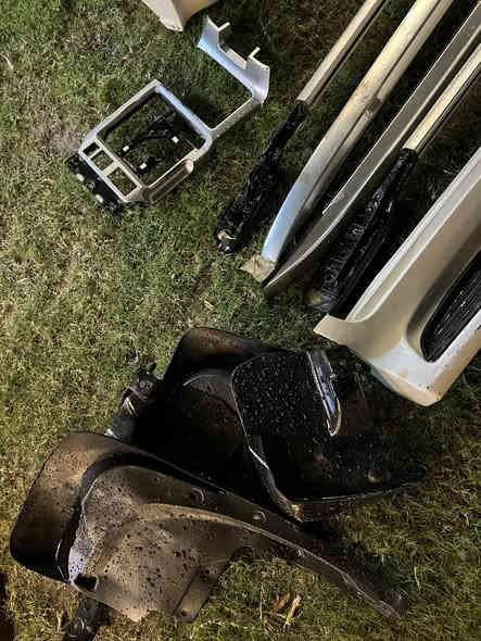 السلام عليكم غراض مال لاندكروز كلهن اصليات دوس ولحايه امامي خلفي وسبايدر صندوق وسبايدرات قماره عاليات وناصي واقيات اطار مال فرس كير  وبكلايت اصلي مكاني بغداد الدوره ***********
