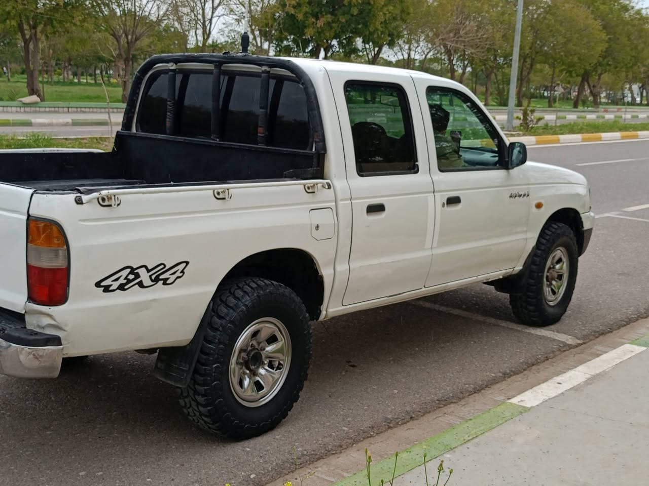 2002دەبڵ اکسل
گێڕومکینە و اکسل بەشەرت 
چوارتایە ، و ، ویلی لۆکی لەژێرە
تەبرید گەرم، و، سارد مەزبوت 
بێ تەقەوڕەقە بێ مسرف بێ لێدراوی 
50مامەڵە
***********
