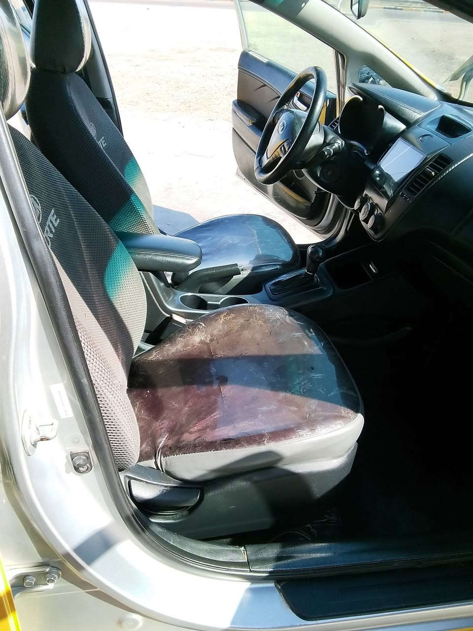 سلام عليكم فورتي 2014 واردأمريكي رقم بغداد سعر 100 ورقه وبيه مجال الطيبين سيارة نقص بس ابطاين امامي زوج ماصدات امامي زوج تريد جلي تريد تبديل محرك  جي جي اي سيارة جاهزه تحويل ***********
