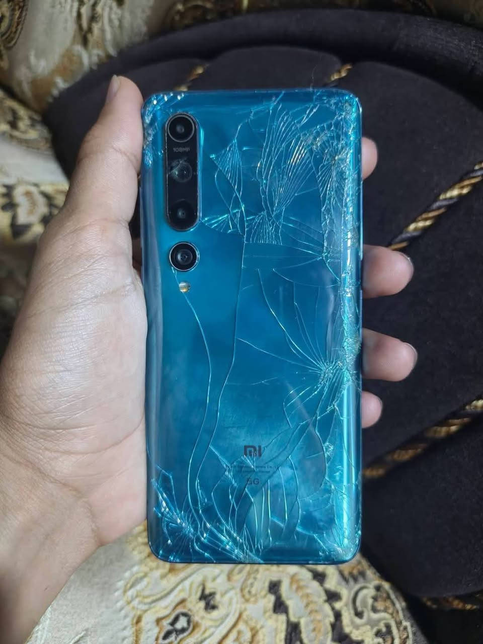 السلام عليكم،
جهاز Xiaomi Mi 10 للبيع بمواصفات ممتازة وأداء عالي:
​اسم الجهاز: Xiaomi Mi 10
​المساحة الداخلية: 128 ججيجاباي
ببجي 90FBS سلاسه حلوه وما يعلك
​المعالج: Snapdragon 865 
​الشاشة: منحني الحواف سوبر امولد الوانها حلوه
​الكاميرا: كاميرا رئيسية بدقة 108 ميجابكسل وتصوير فيديو 8K 
​الصوت: سماعات استيريو ثنائية بصوت قوي ونقي

​حالة الجهاز: (ما مفتوح ولا واصل مصلح وكع وانكسر الضهرو الجامه مال كامره وكعت ب3الاف تبدلها وما مأثر عل كامره  و البصمه وكفت كلو شغال)
السعر المطلوب: (160 الف)
المكان: (موصل حي انتصار)
للتواصل: *********** أو خاص ماعندي واتساب

