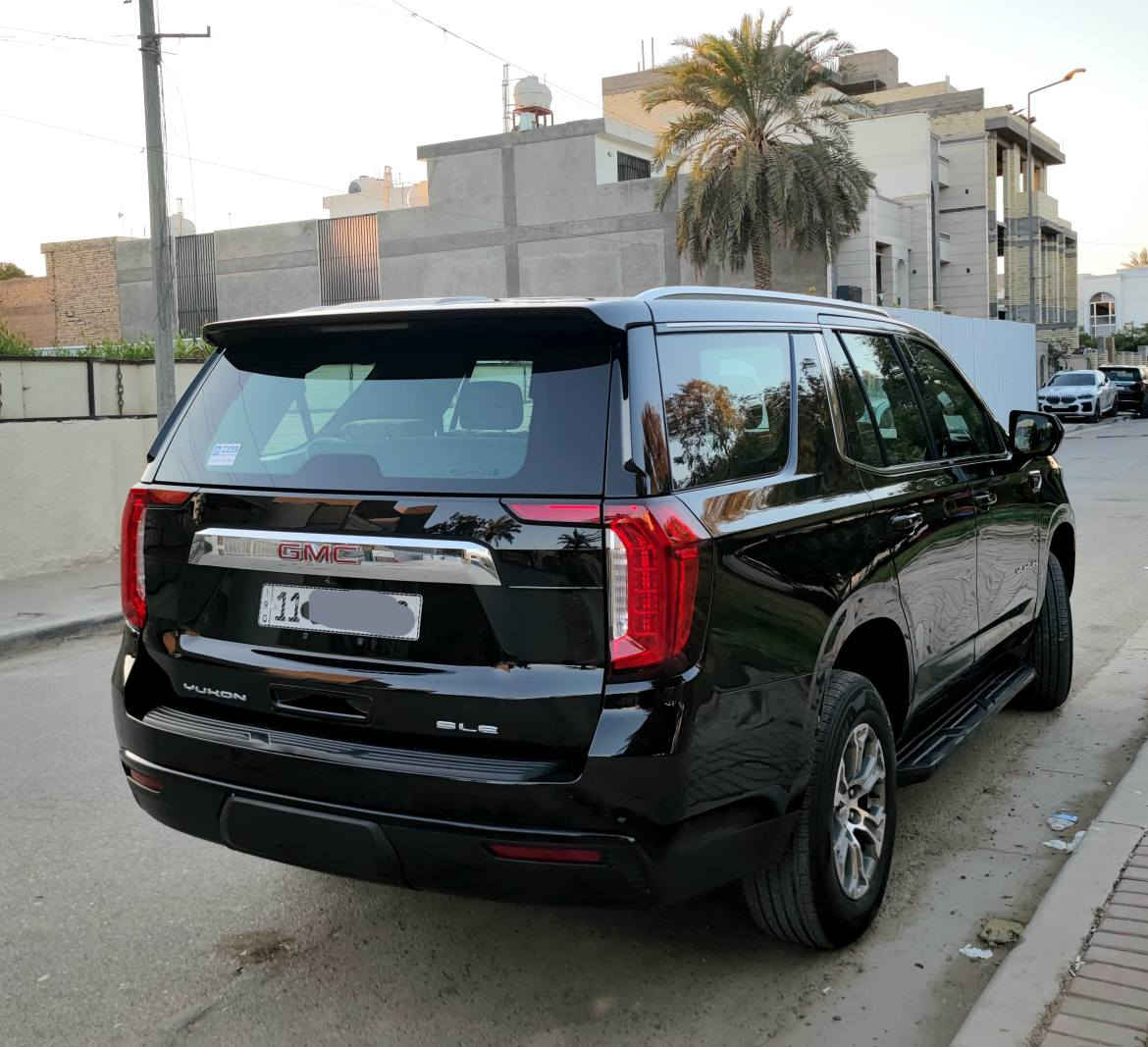 سلام عليكم ..... اخوان عندي GMC يوكن SLE خليجيه ضمان ووكالة المنصور لون اسود رقم بغداد بأسمي وتحويل مباشر ... اخوان السياره مكفوله كفاله عامه من الضرر والصبغ والشخط والبارد  وجديده جدا جدا واي نقص مابيه .... ماشيه 64 الف  سعرها  46800$ واي استفسار هذا رقمي 0️⃣7️⃣7️⃣1️⃣7️⃣7️⃣2️⃣9️⃣2️⃣6️⃣1️⃣
مكان السياره بغداد حي القادسية 
مواصفاته 
محرك 8 سلندر 5300
شاشه كبيره
باب خلفي كهرباء 
كشنات كهرباء 
ثلاجه 
رادار بغداد, العراق
