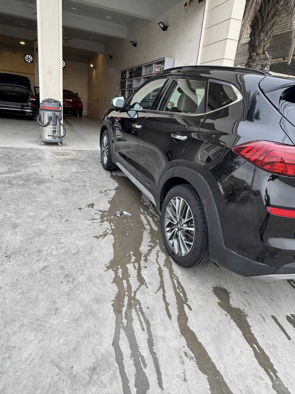 مرواس ب جارجر
سلام عليكم 

توكسان 2021 لمتتد 

بانورامه 

تدفئه تبريد 

كشنات تدفئه تبريد 

تحديد مسار 

مانع انزلاق 

رادارات 

كامرات ٣٦٥
لد ابيض  

تدفئه مقاعد خلفيه  

جنطه كهرباء 

السياره فول موصفات وكامله من كلشي اي نقص ما بيه 
صورا الحادث بل منشور قطعتين فقط 

*********** واتساب فقط
